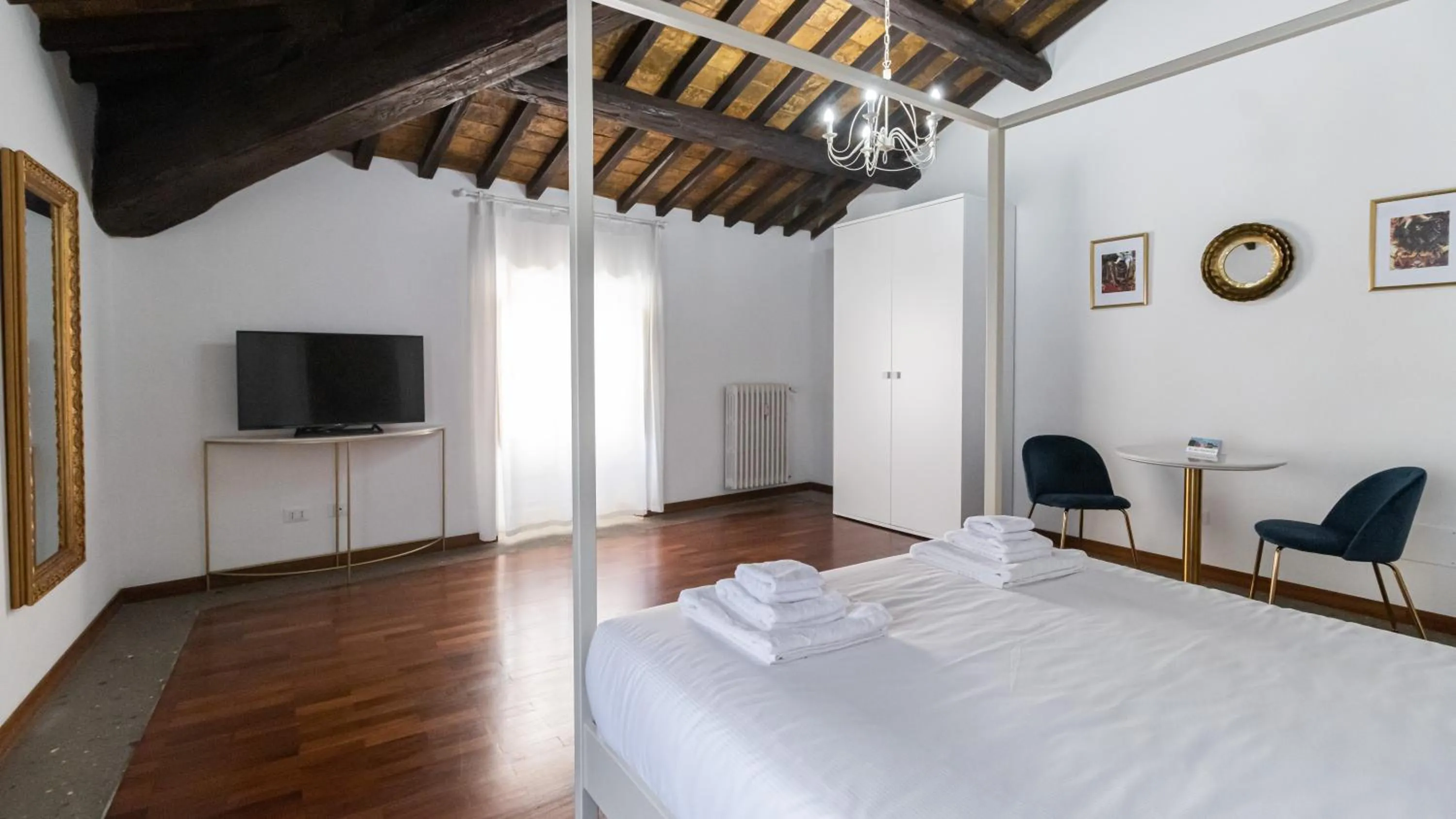 Bed in Italianway Collection - Barberini Elegantia Apartments Roma