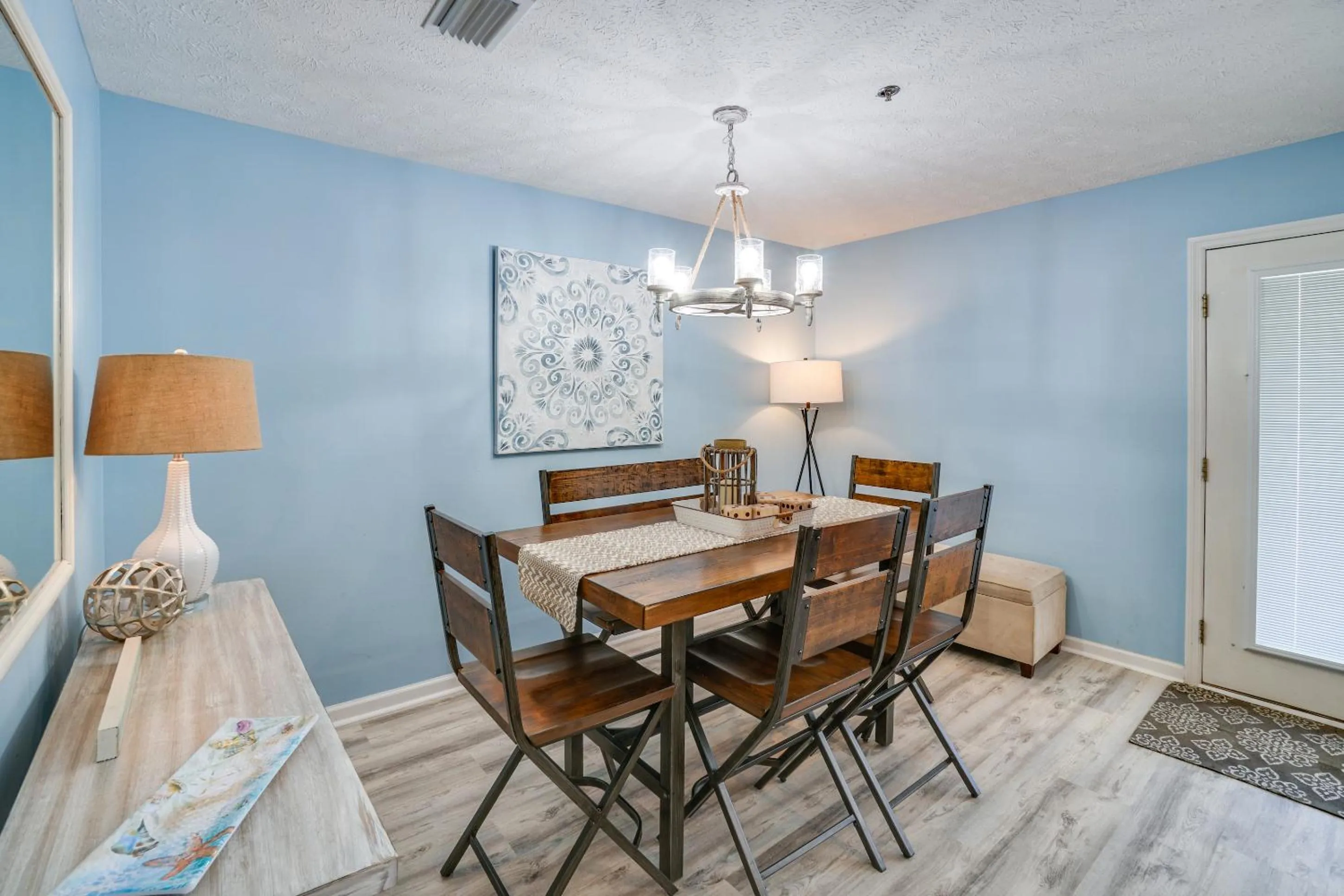 Decorative detail in Peachtree Place Condominiums by Panhandle Getaways