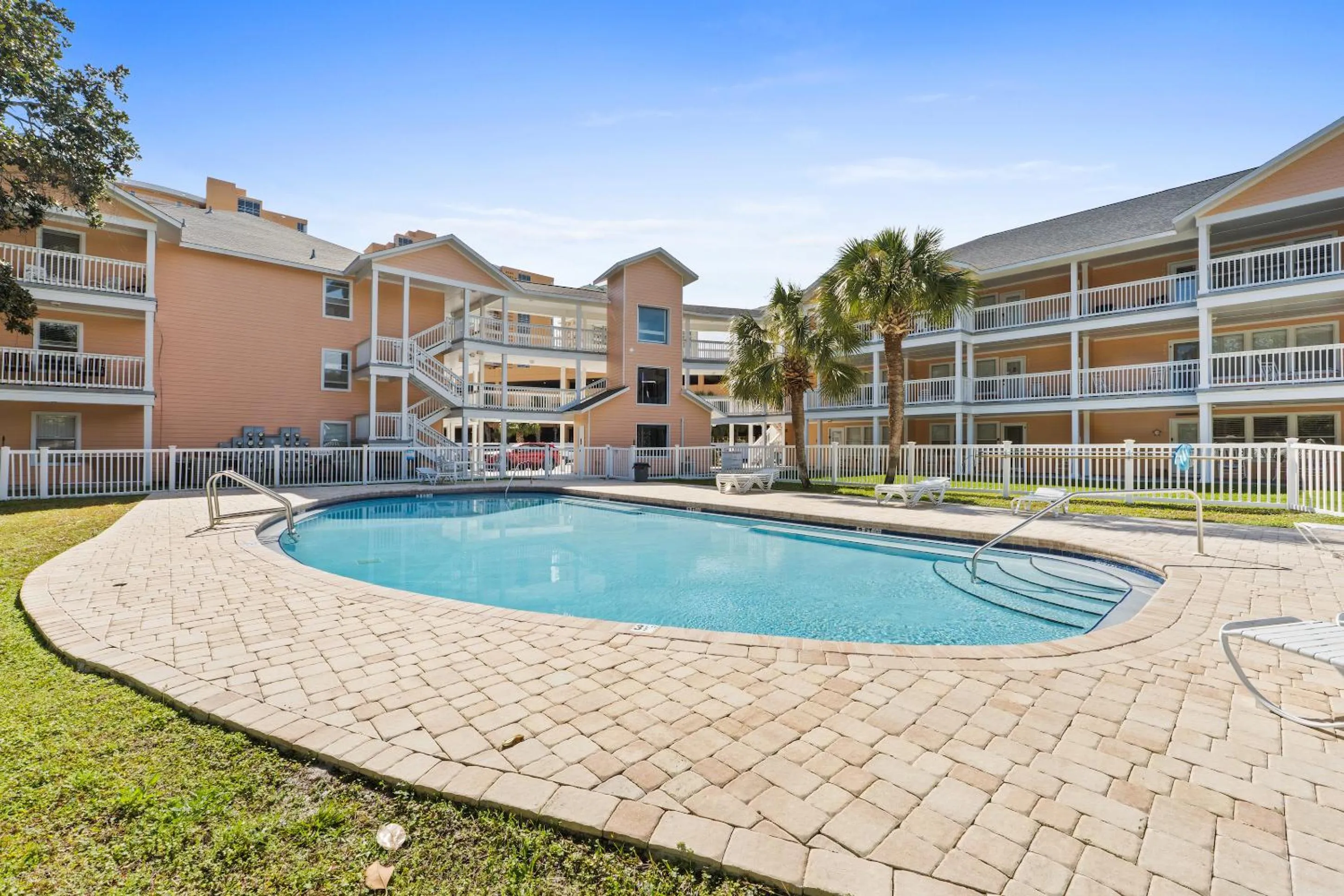 Property building in Peachtree Place Condominiums by Panhandle Getaways