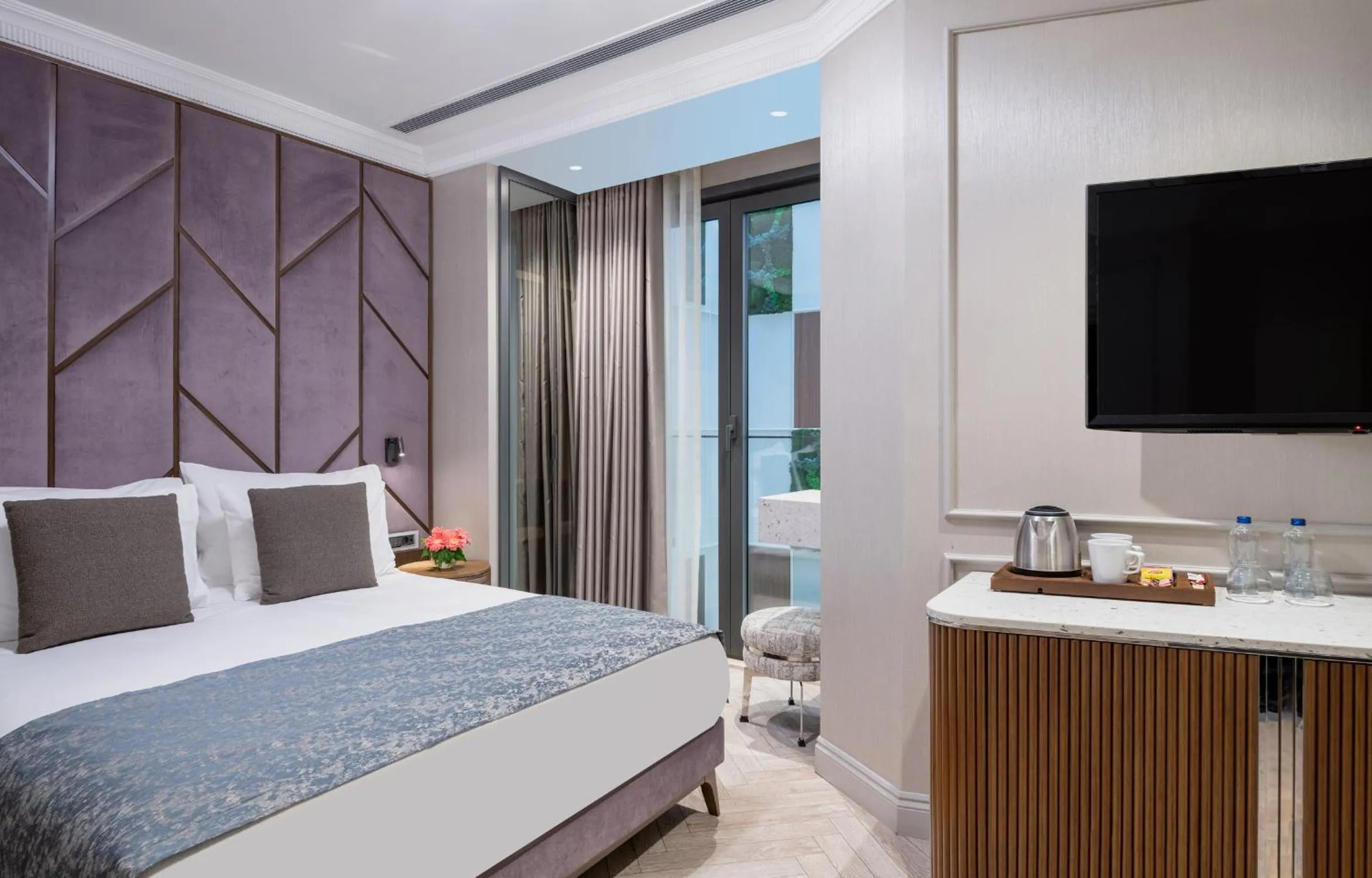 TV and multimedia, Bed in Hotel Nena