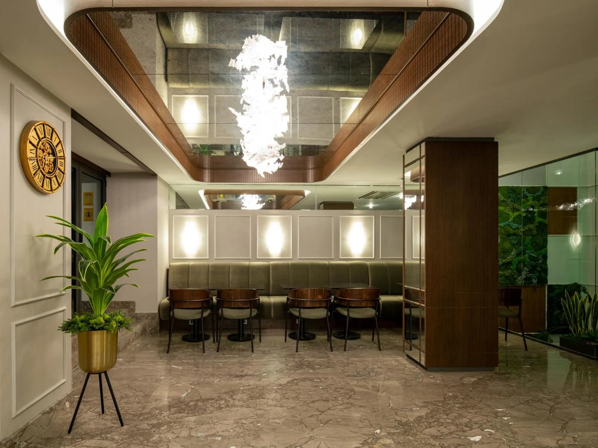 Restaurant/places to eat in Hotel Nena