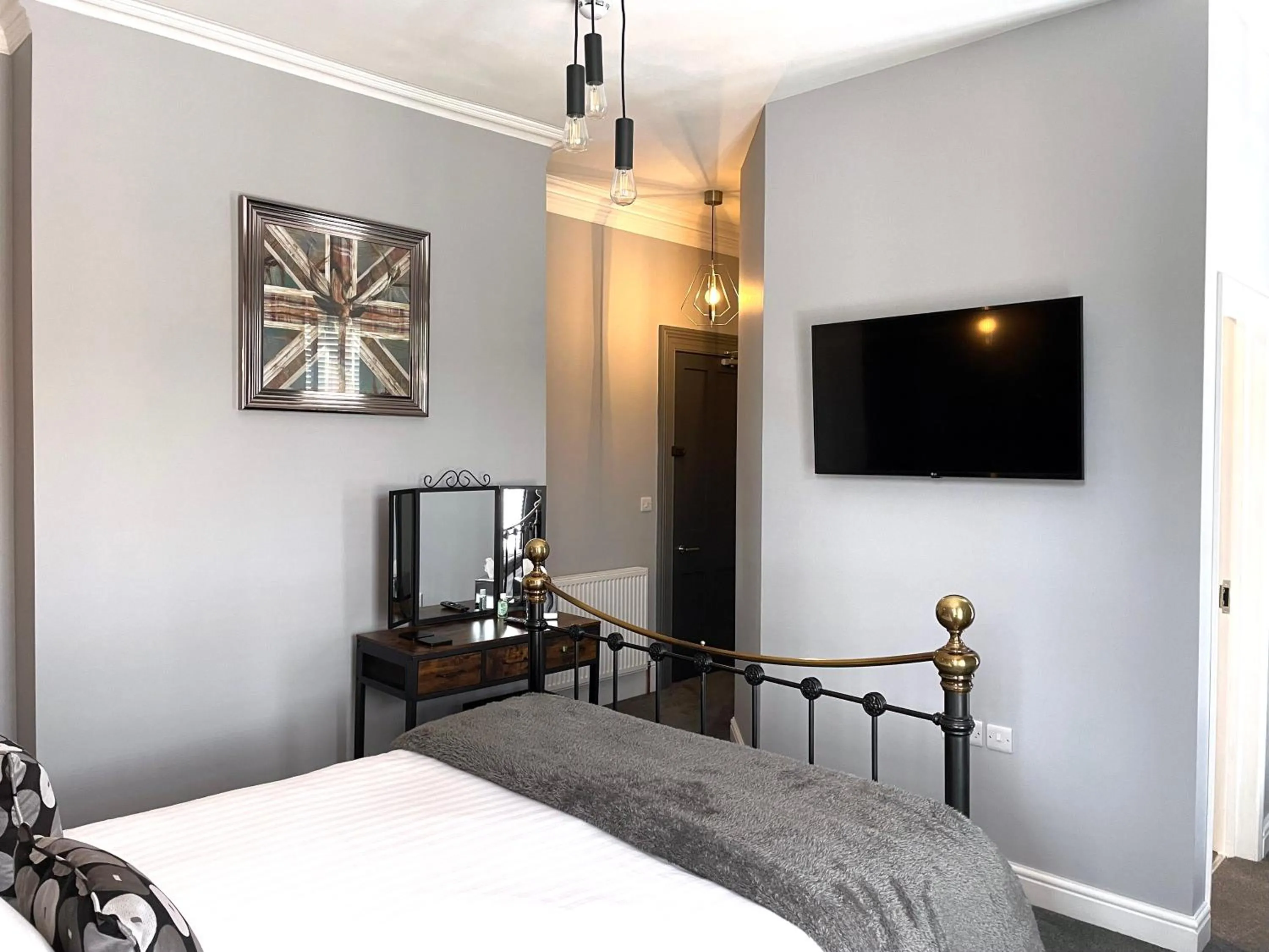 TV and multimedia, Bed in The Devonshire Villa