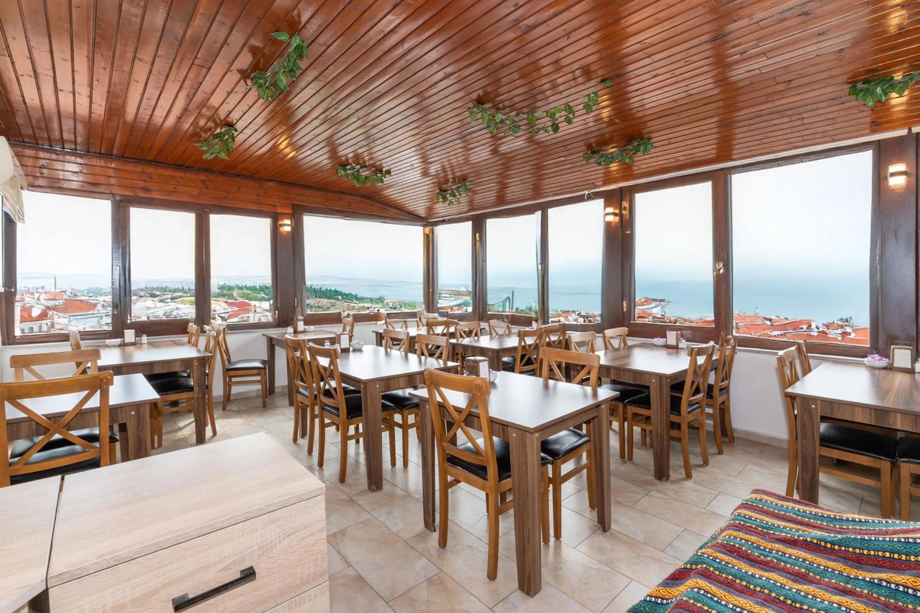 Restaurant/places to eat in Olimpic Hotel