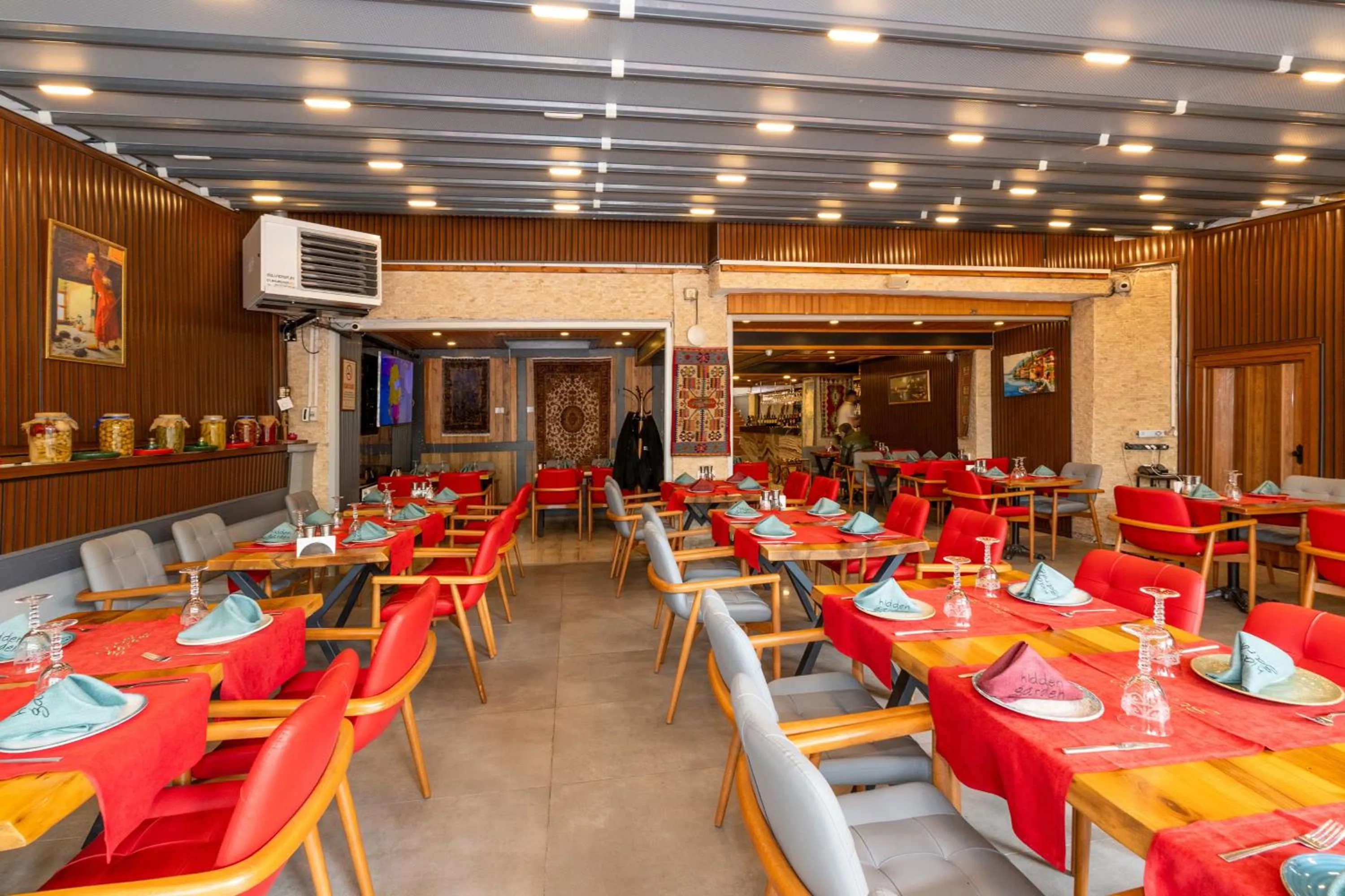 Restaurant/places to eat in Olimpic Hotel