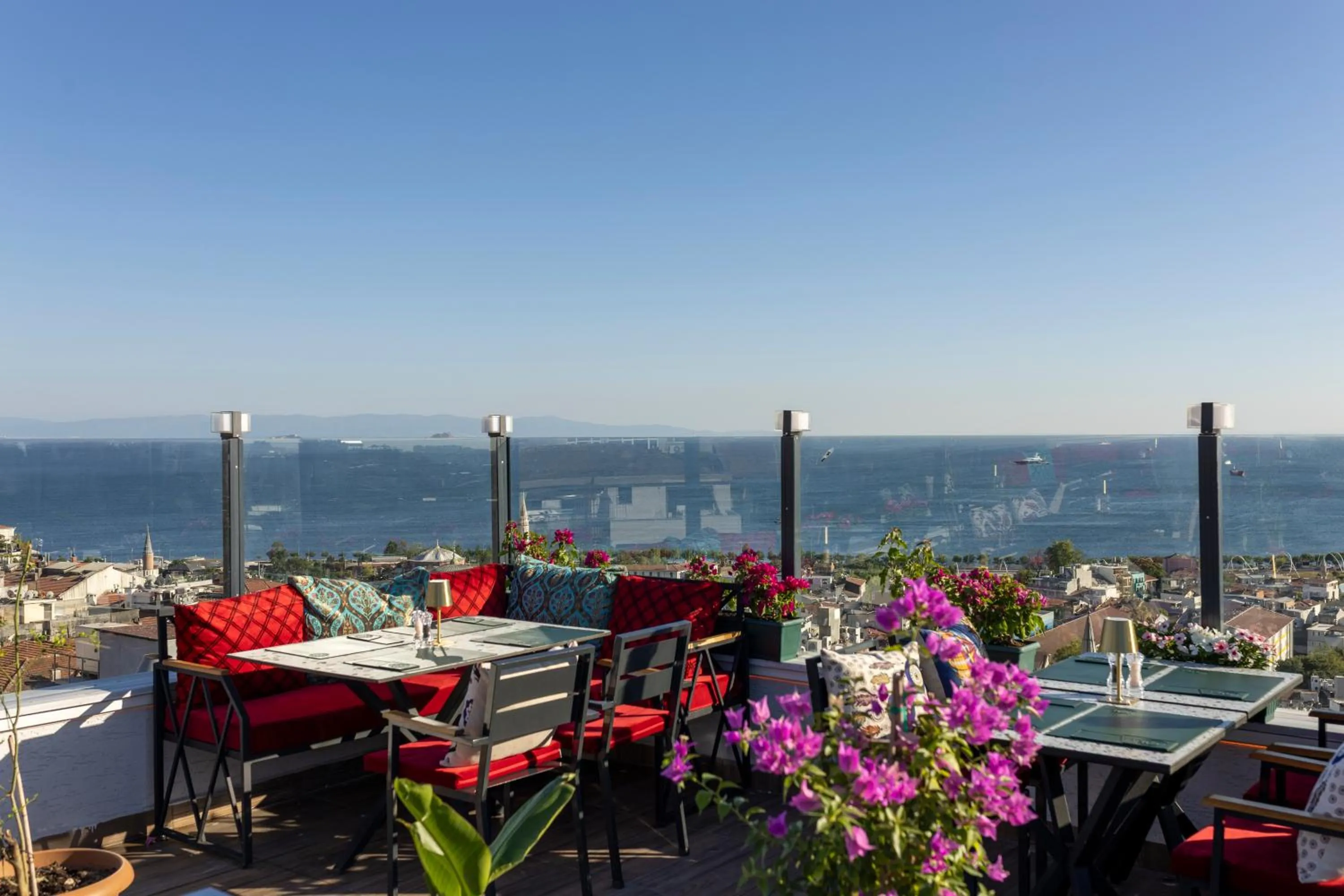 Restaurant/places to eat in Olimpic Hotel