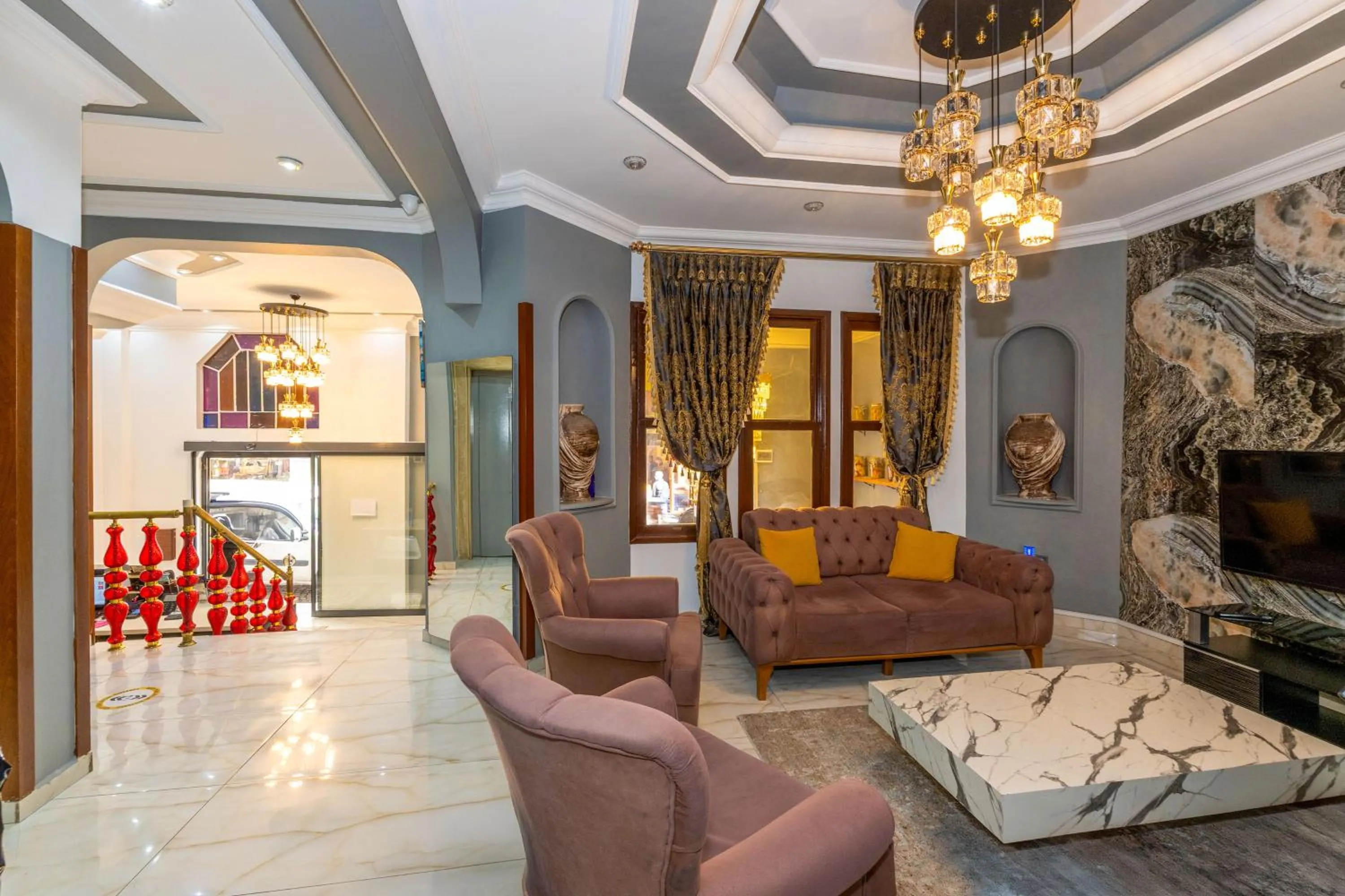 Communal lounge/ TV room in Olimpic Hotel