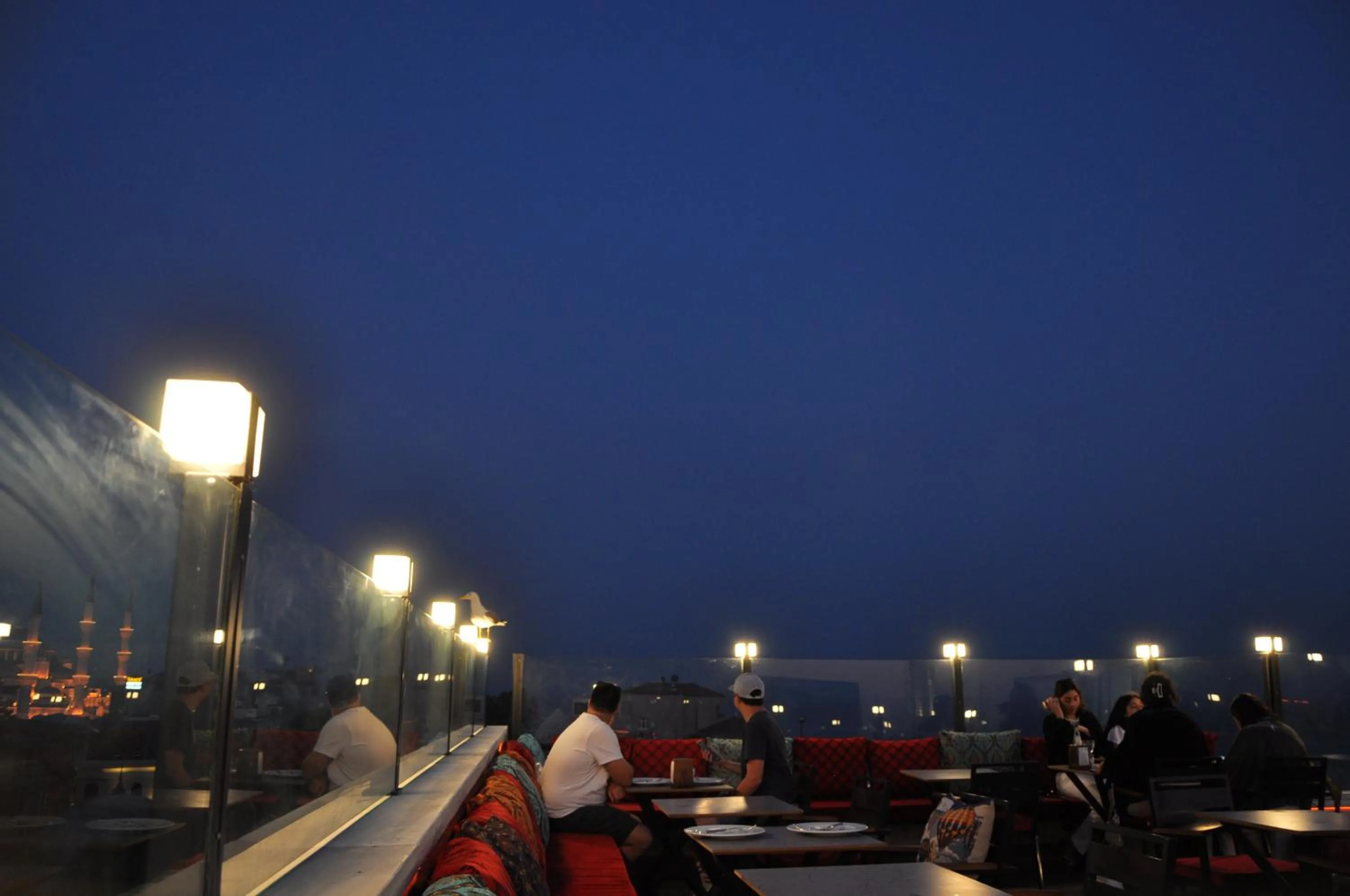 Restaurant/places to eat in Olimpic Hotel