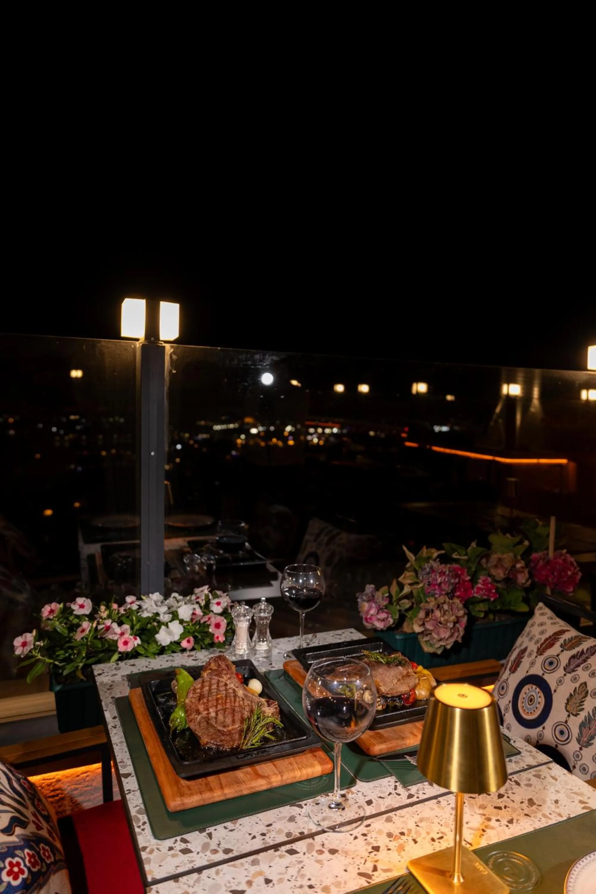 Restaurant/places to eat in Olimpic Hotel