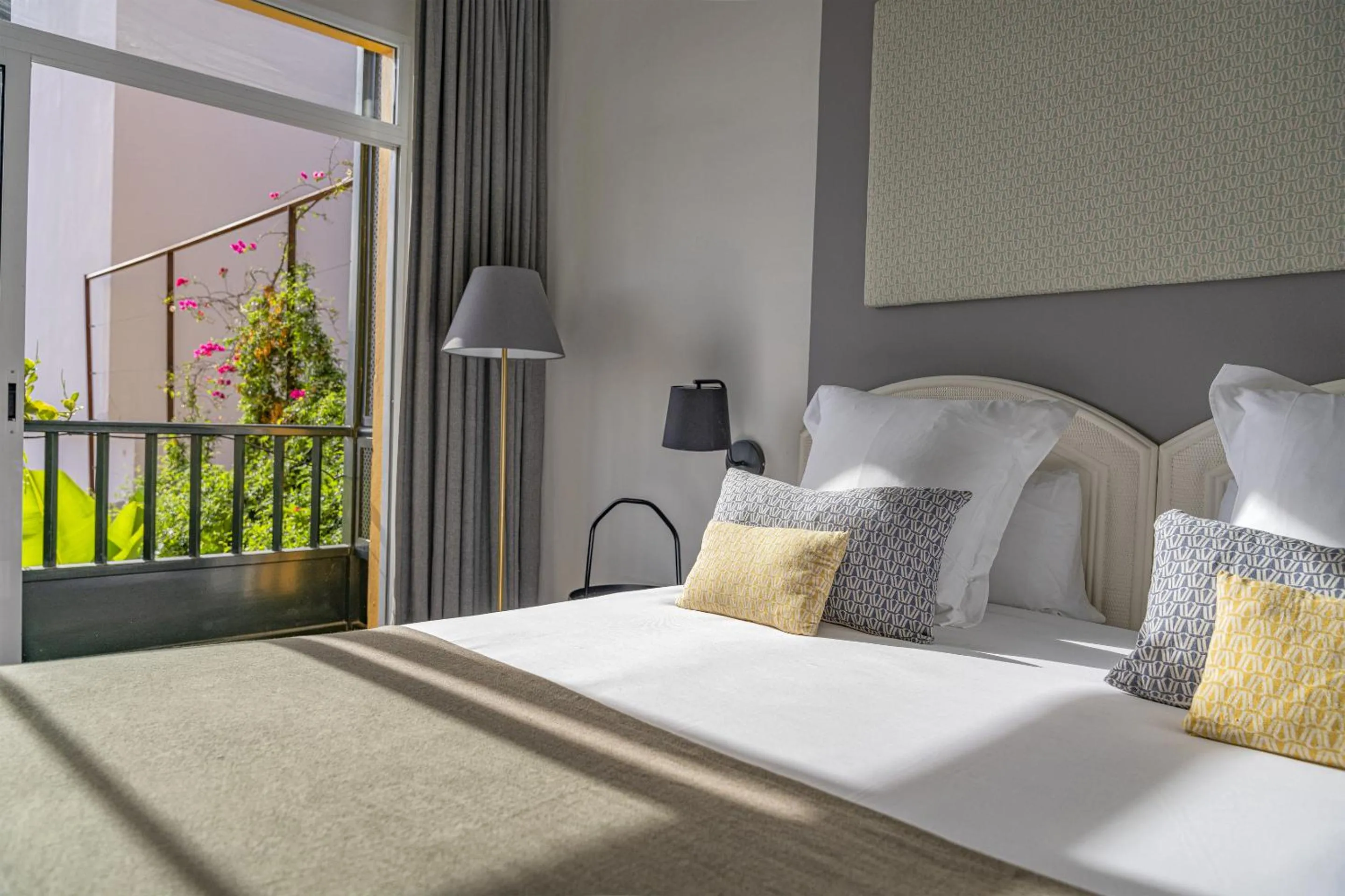 Photo of the whole room, Bed in Hotel San Telmo