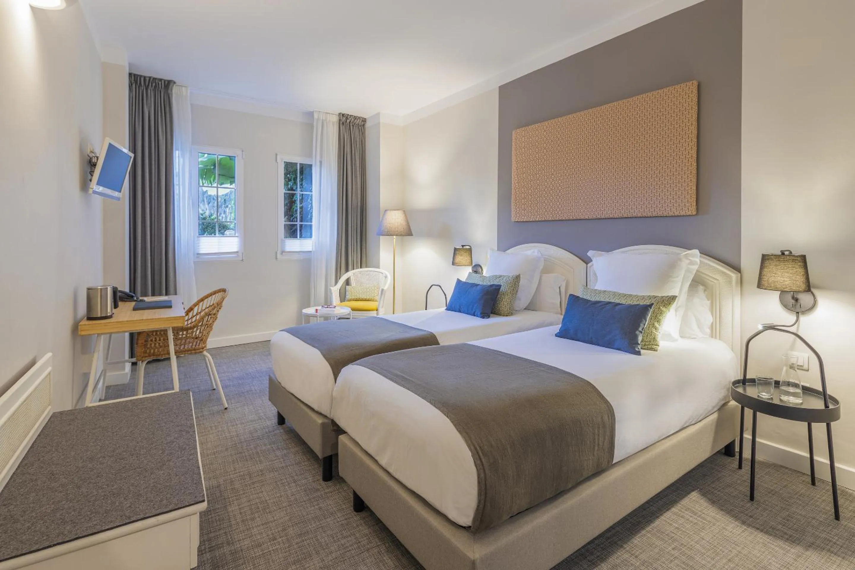 Photo of the whole room, Bed in Hotel San Telmo