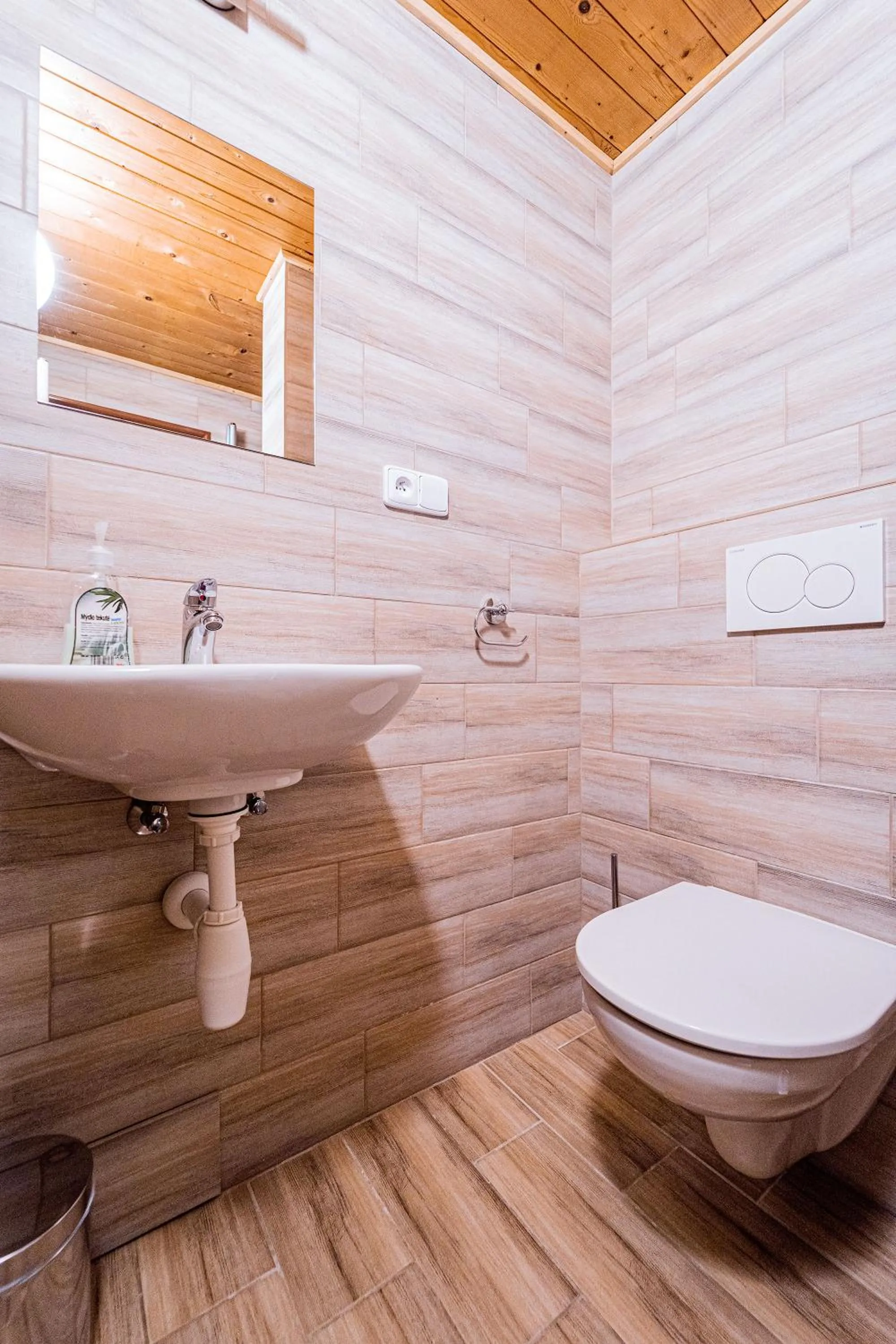 Toilet in Apartmány U Žaloudků