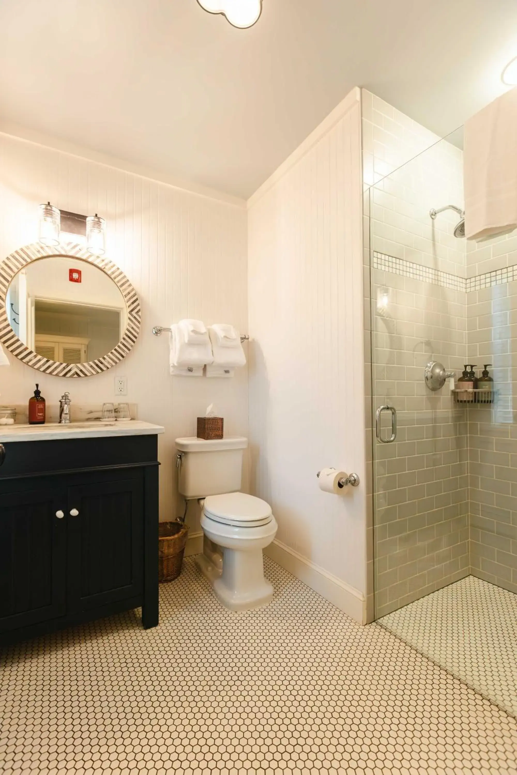 Queen Room in Hill Farm Inn - Manchester Queen Room in Hill Farm Inn - Manchester