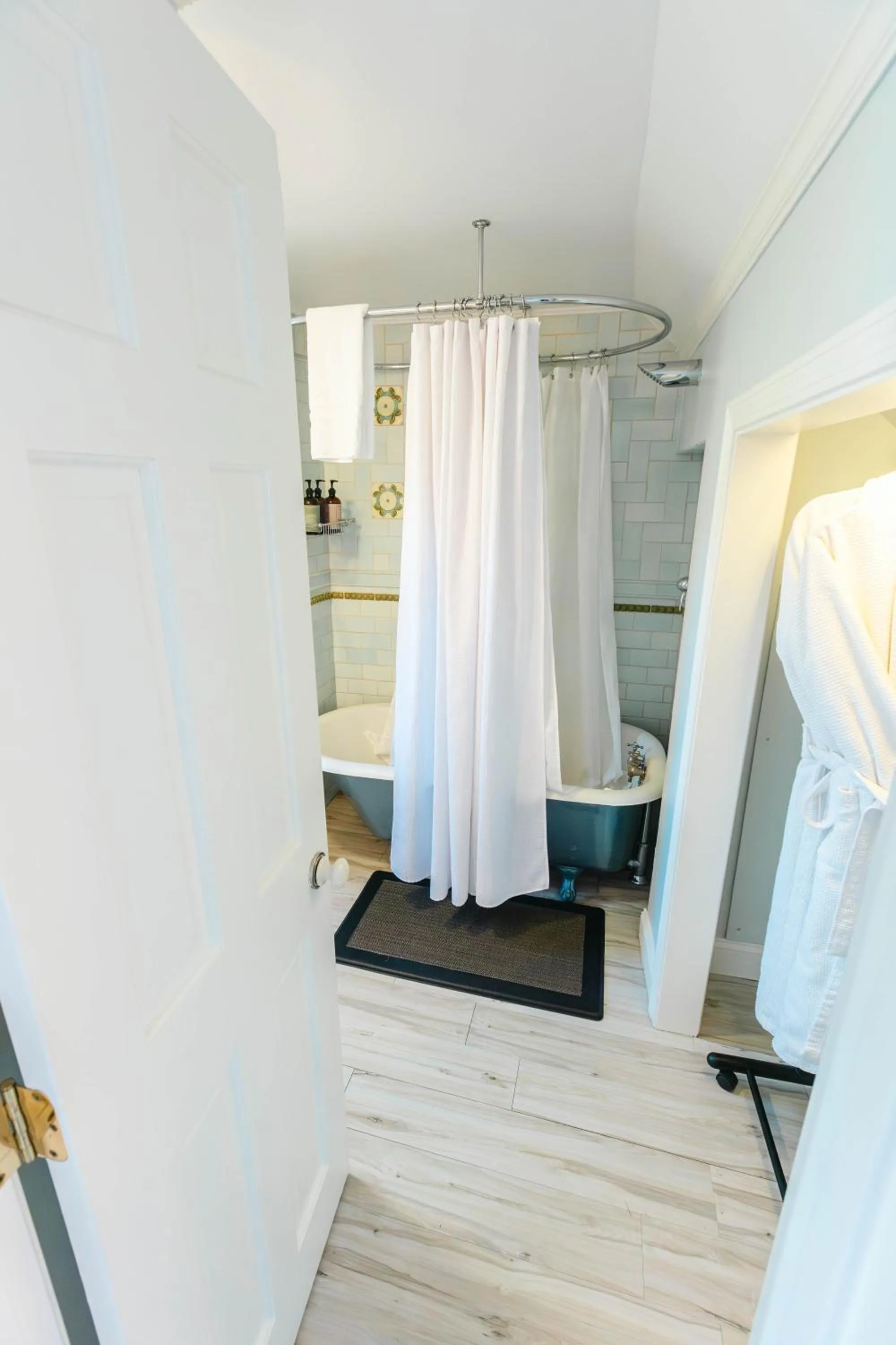 Bed in Hill Farm Inn - Manchester