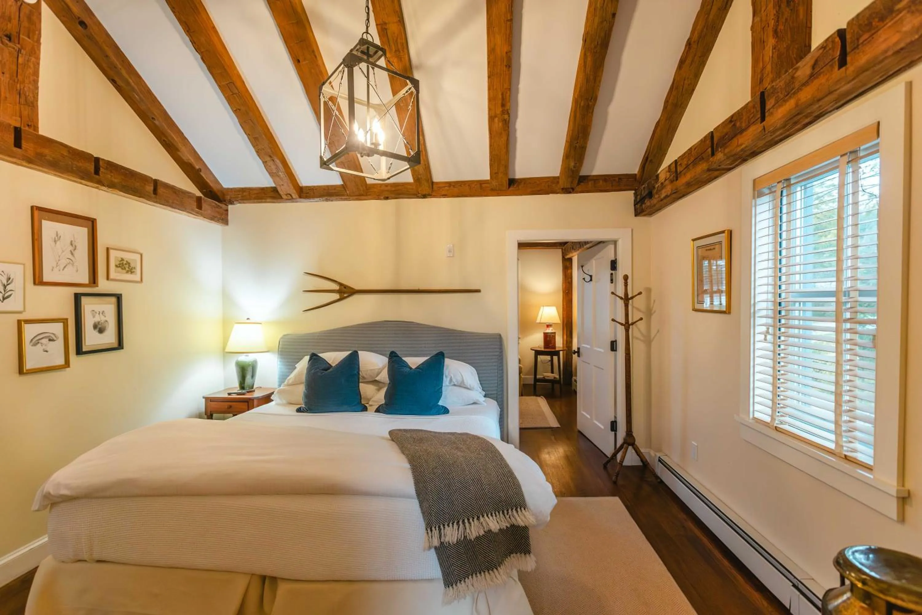 Bedroom, Bed in Hill Farm Inn - Manchester