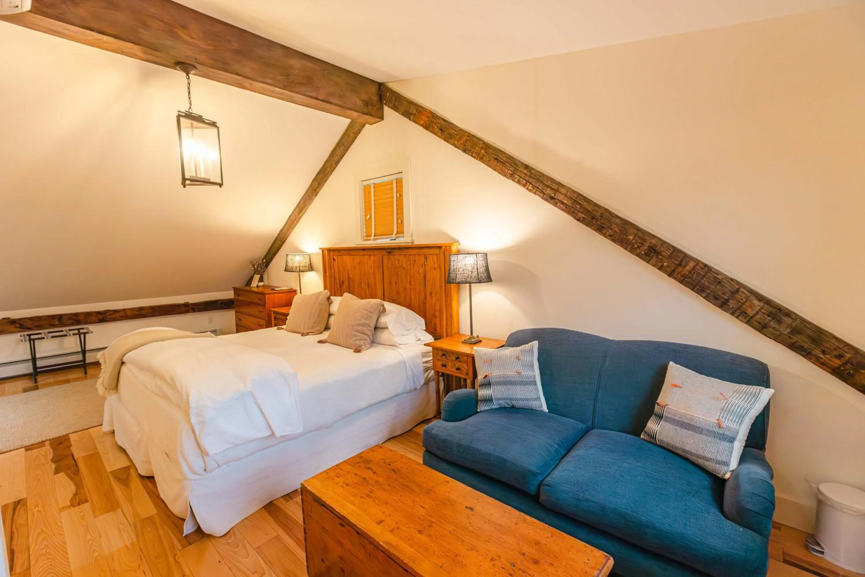 Bed in Hill Farm Inn - Manchester