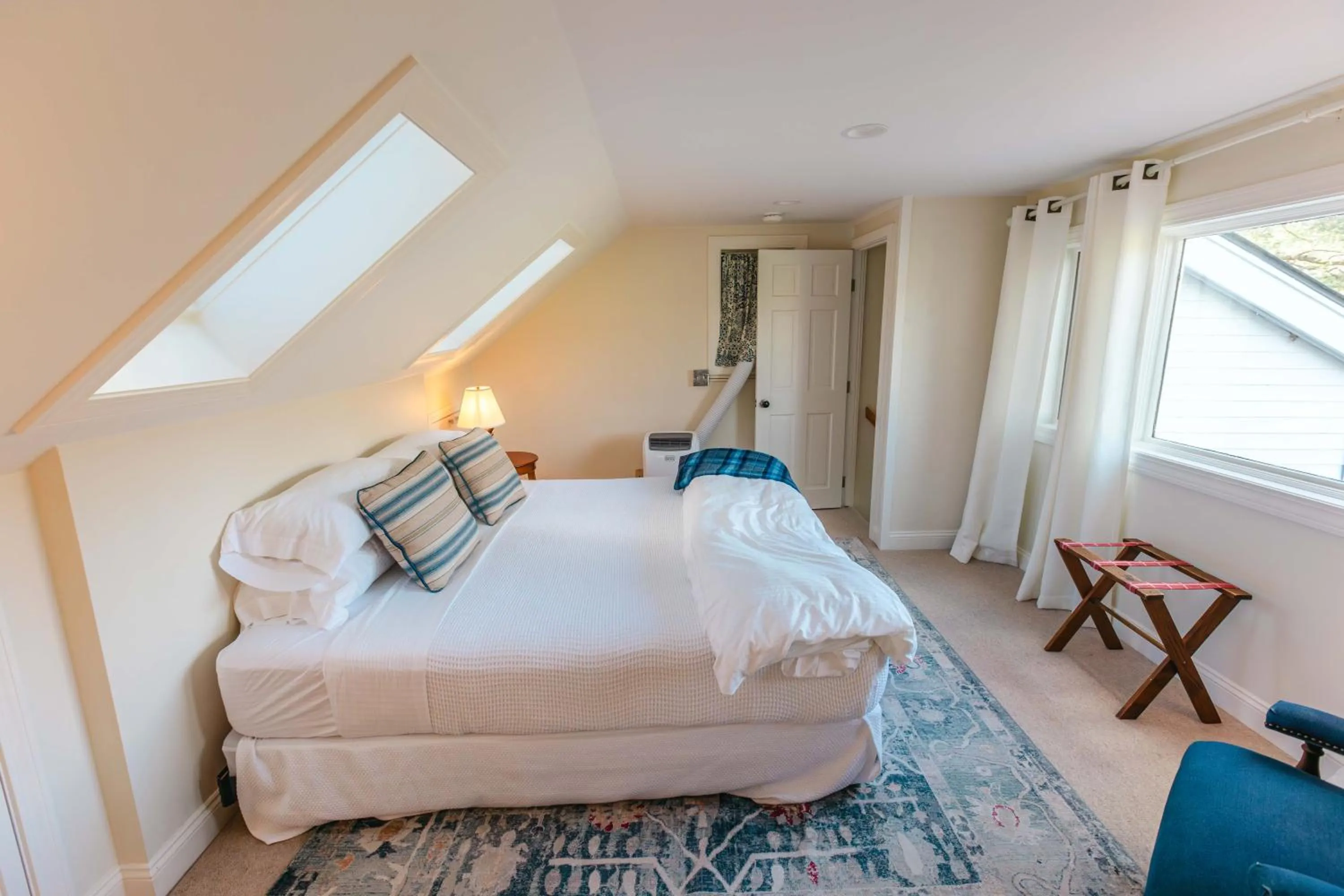 Bed in Hill Farm Inn - Manchester