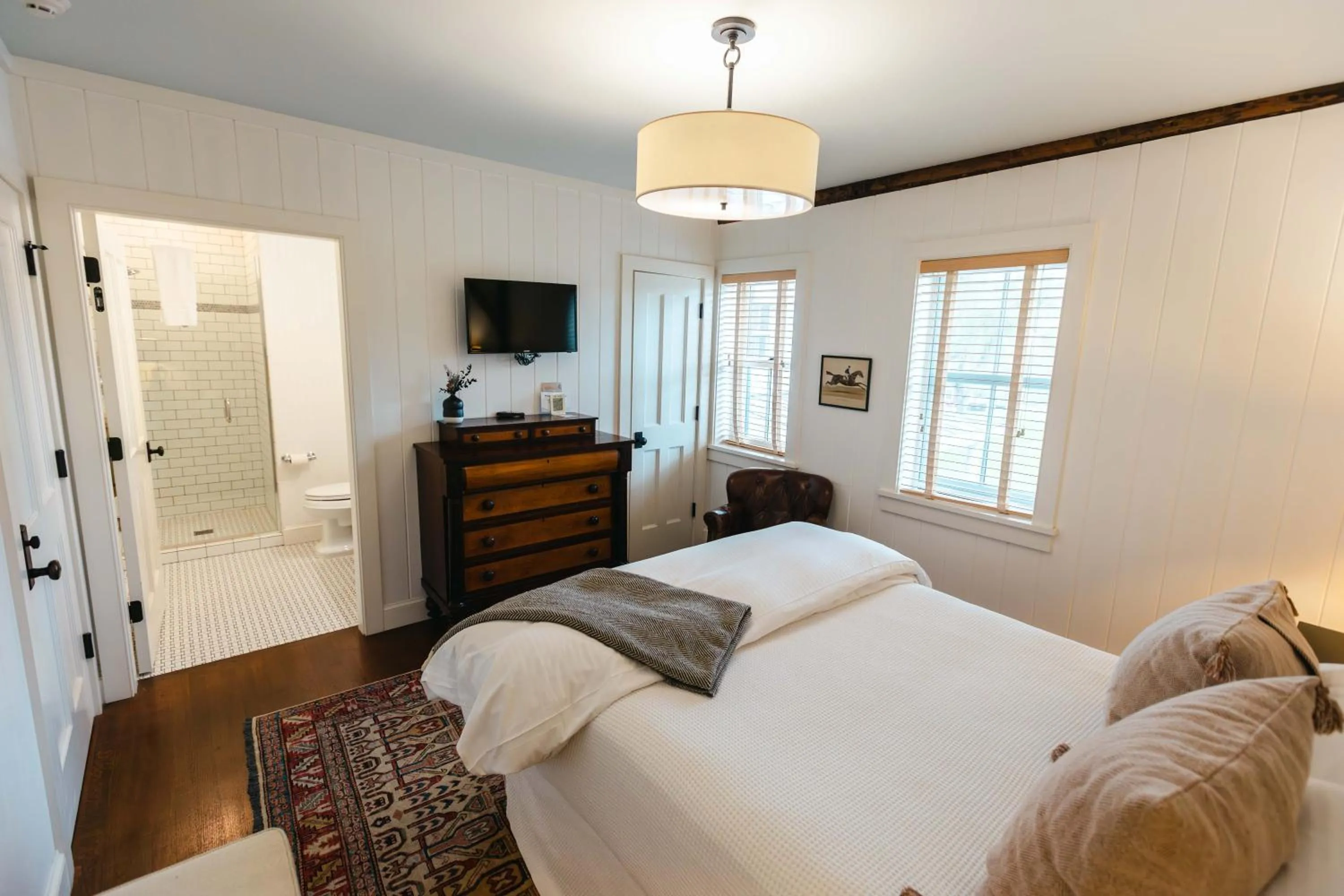 Photo of the whole room, Bed in Hill Farm Inn - Manchester