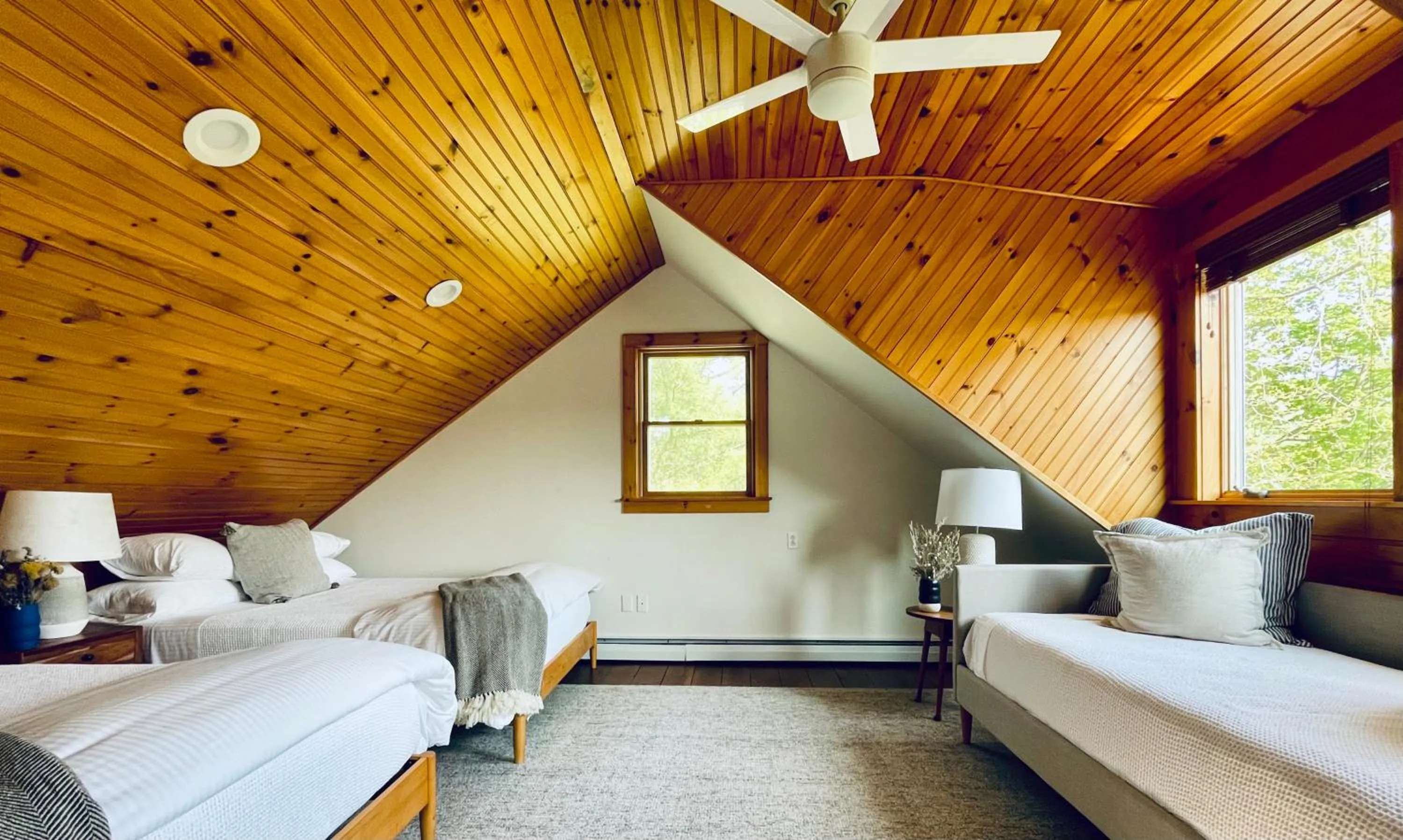 Bed in Hill Farm Inn - Manchester