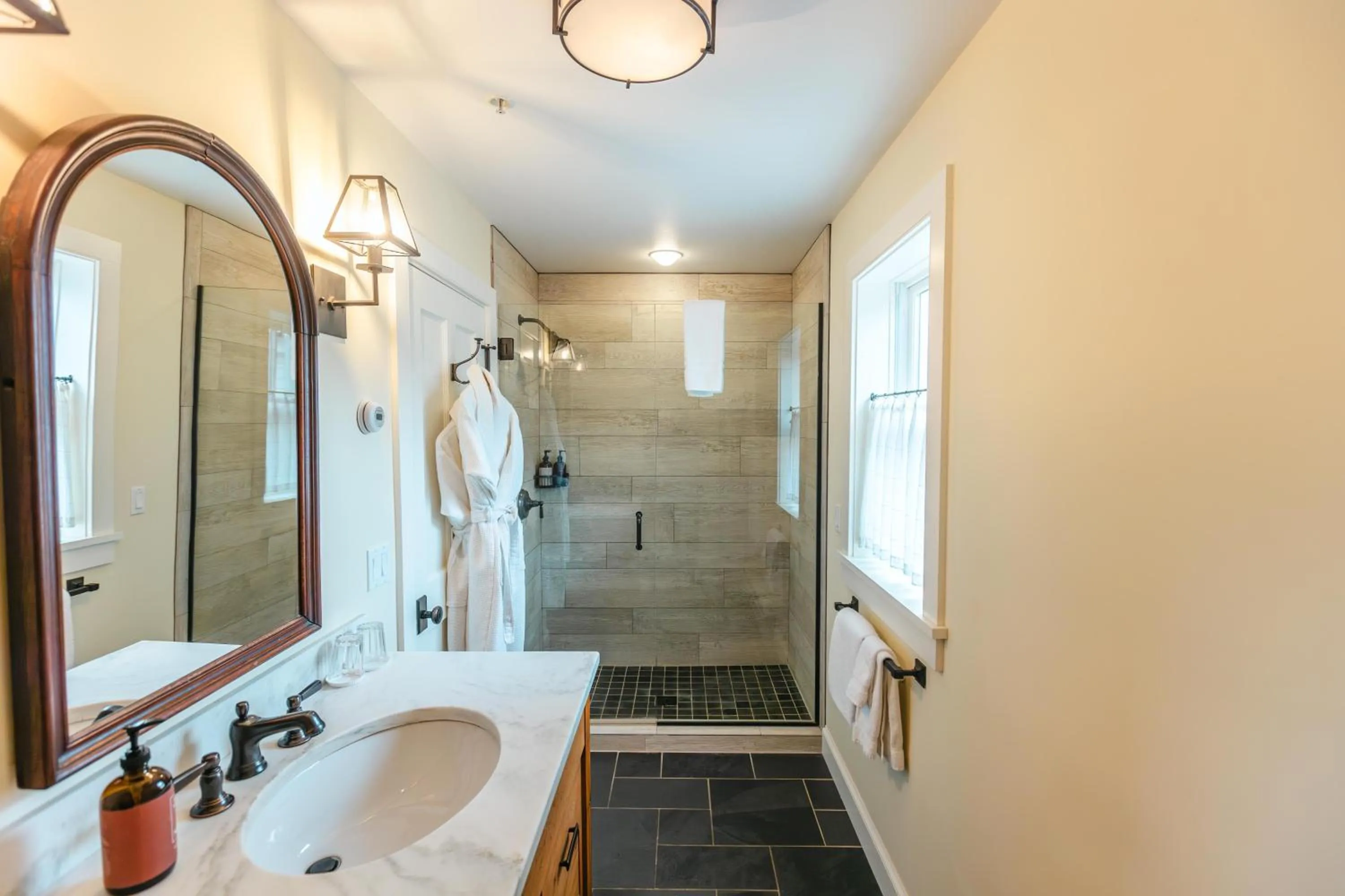 Bathroom in Hill Farm Inn - Manchester