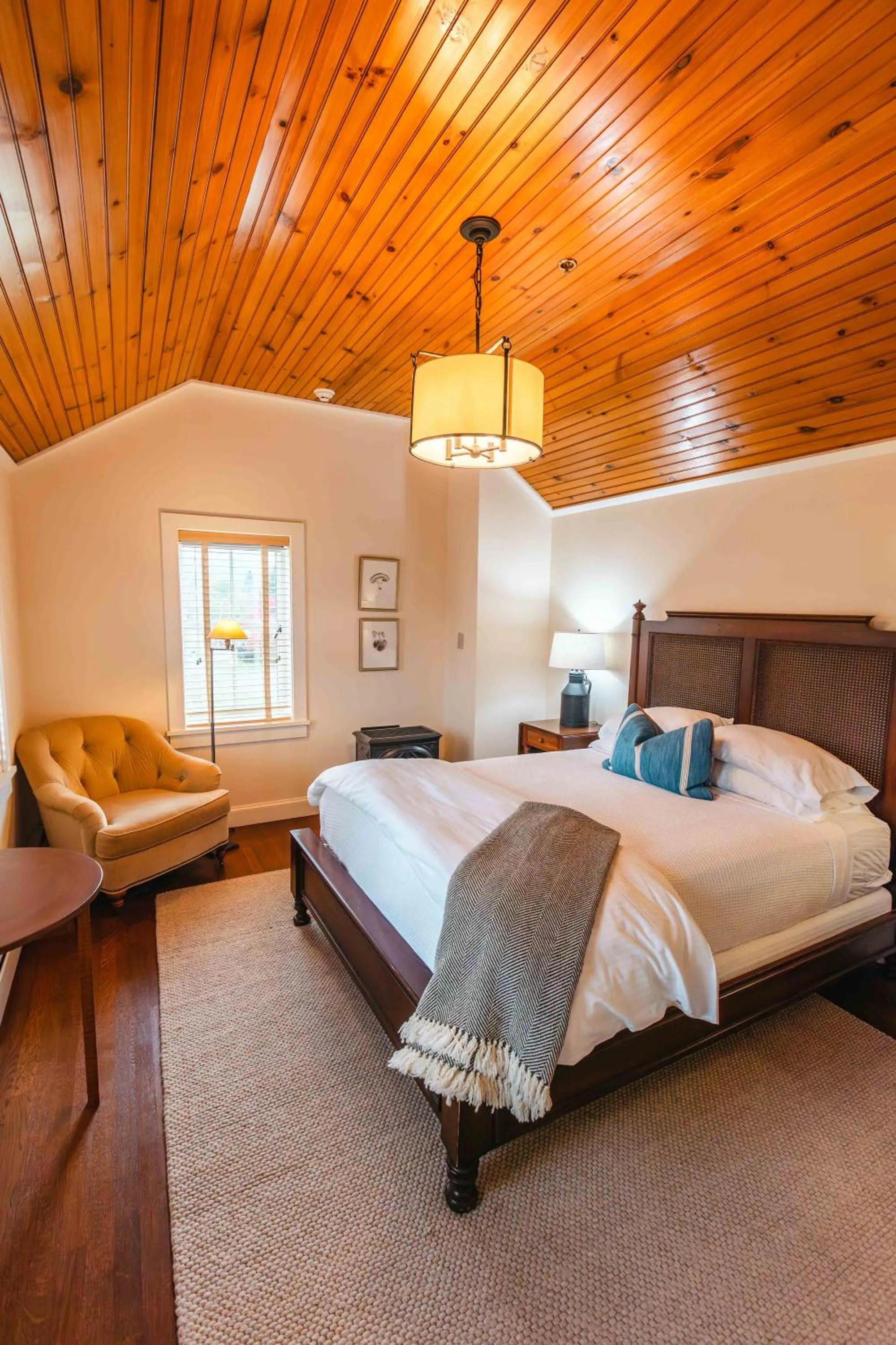 Bed in Hill Farm Inn - Manchester