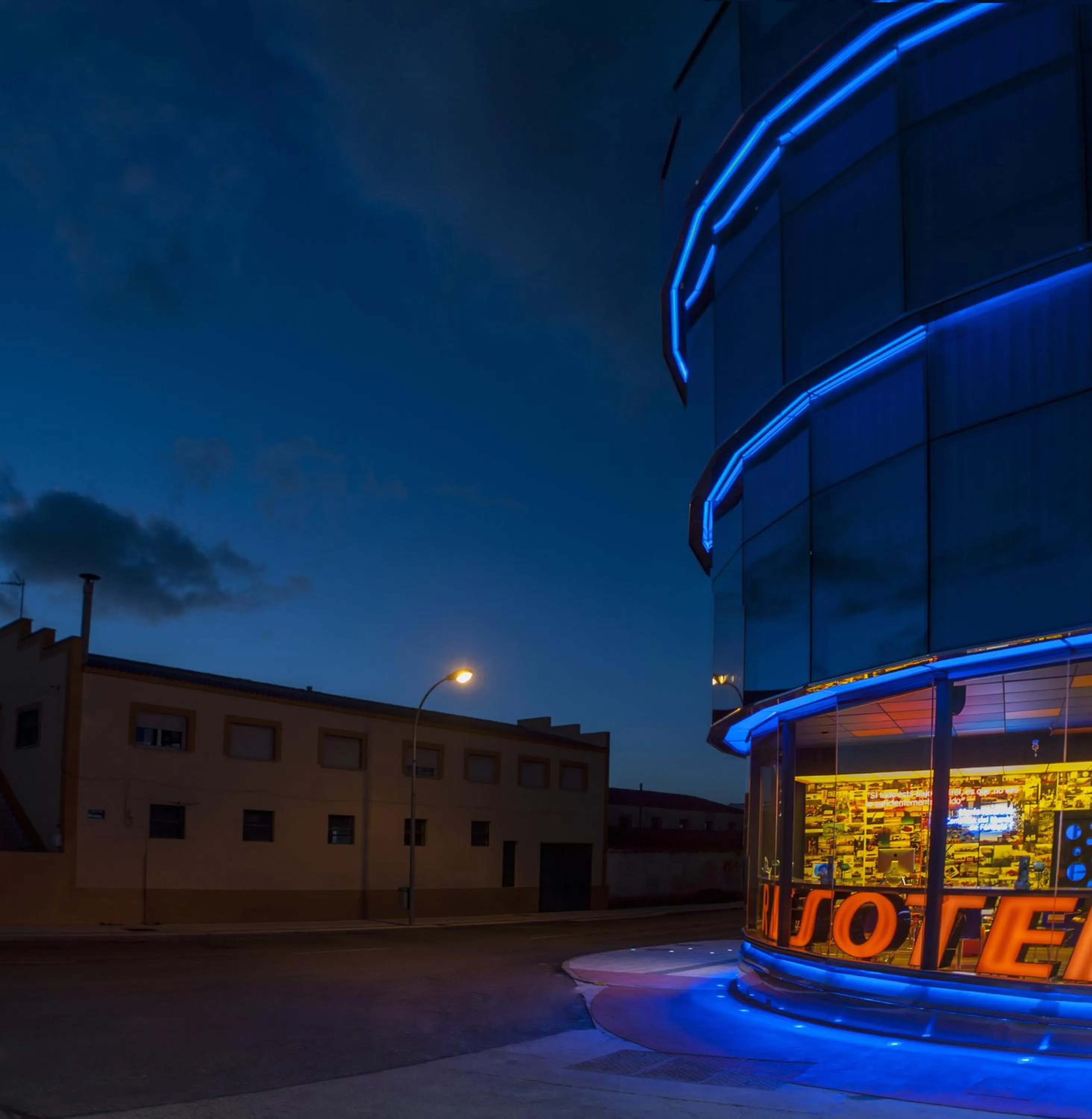 Facade/entrance in Resotel
