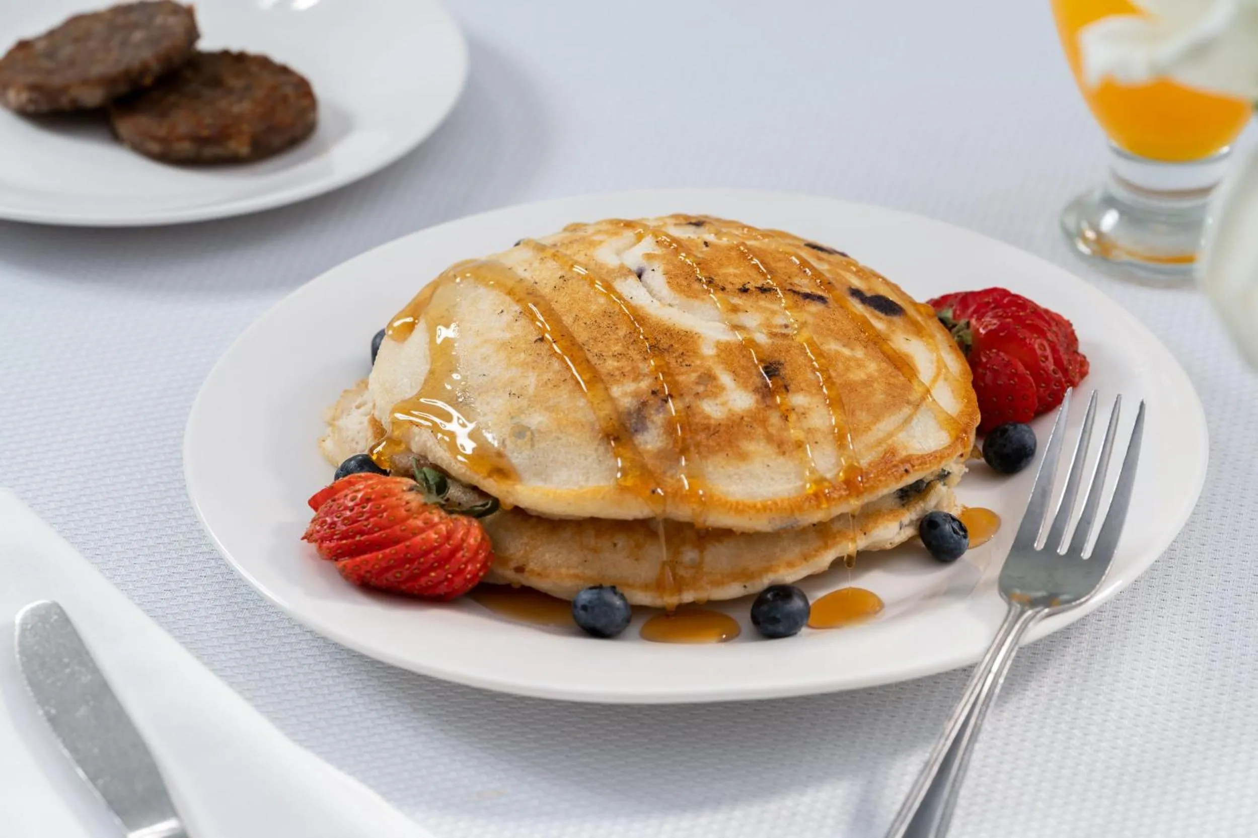 Breakfast in Magnolia Manor and Chapel