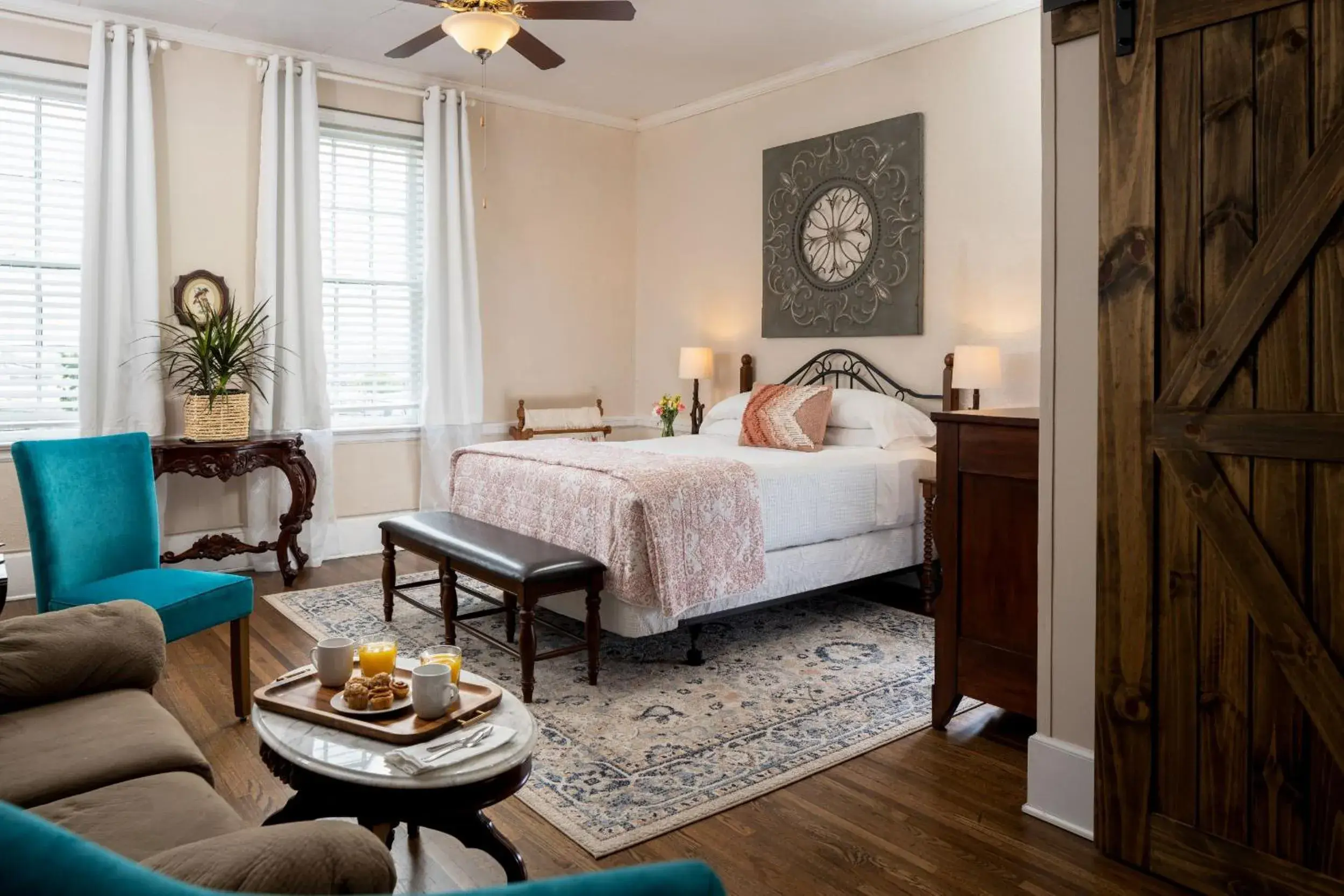 Superior King Room in Magnolia Manor and Chapel Superior King Room in Magnolia Manor and Chapel