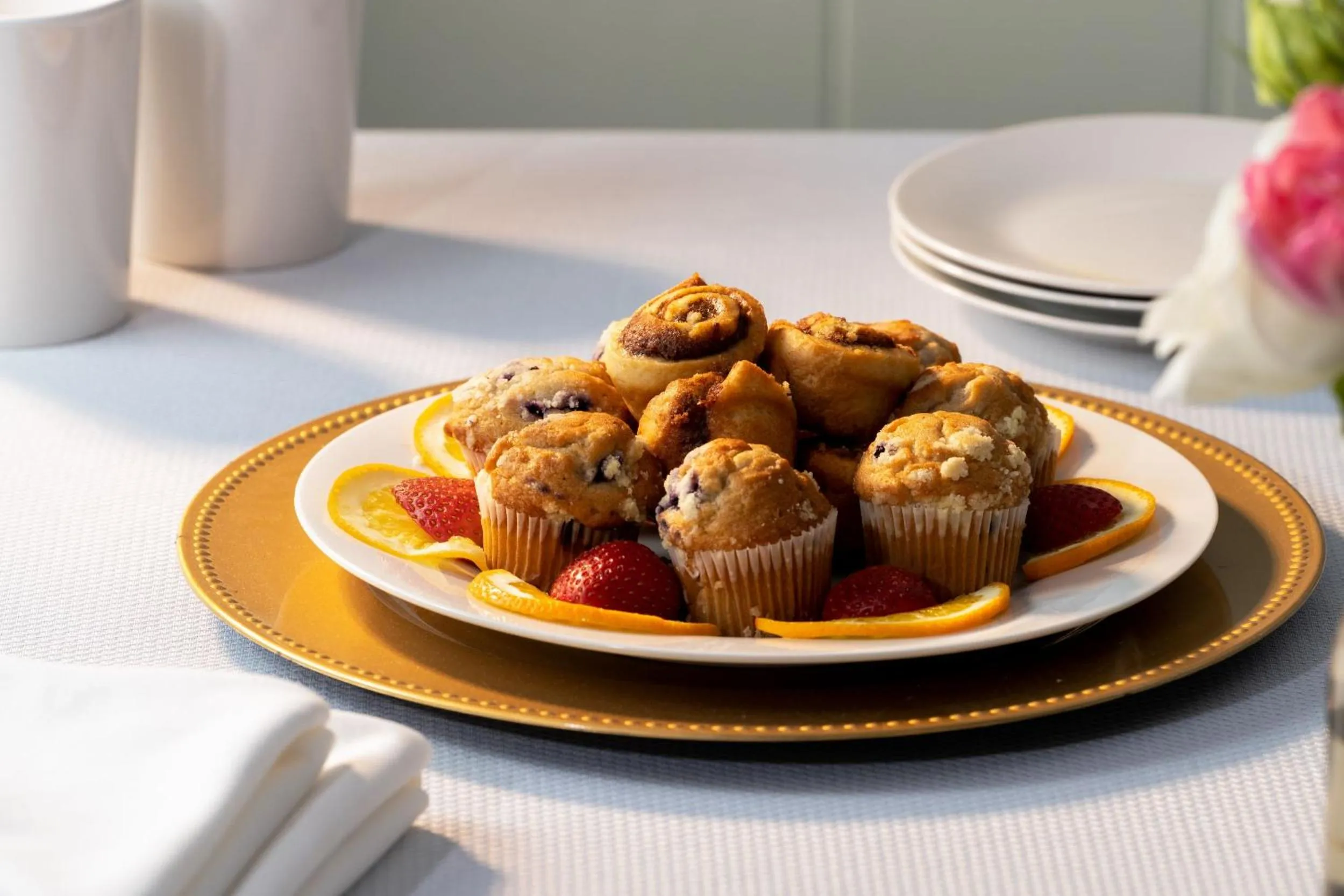 Breakfast in Magnolia Manor and Chapel