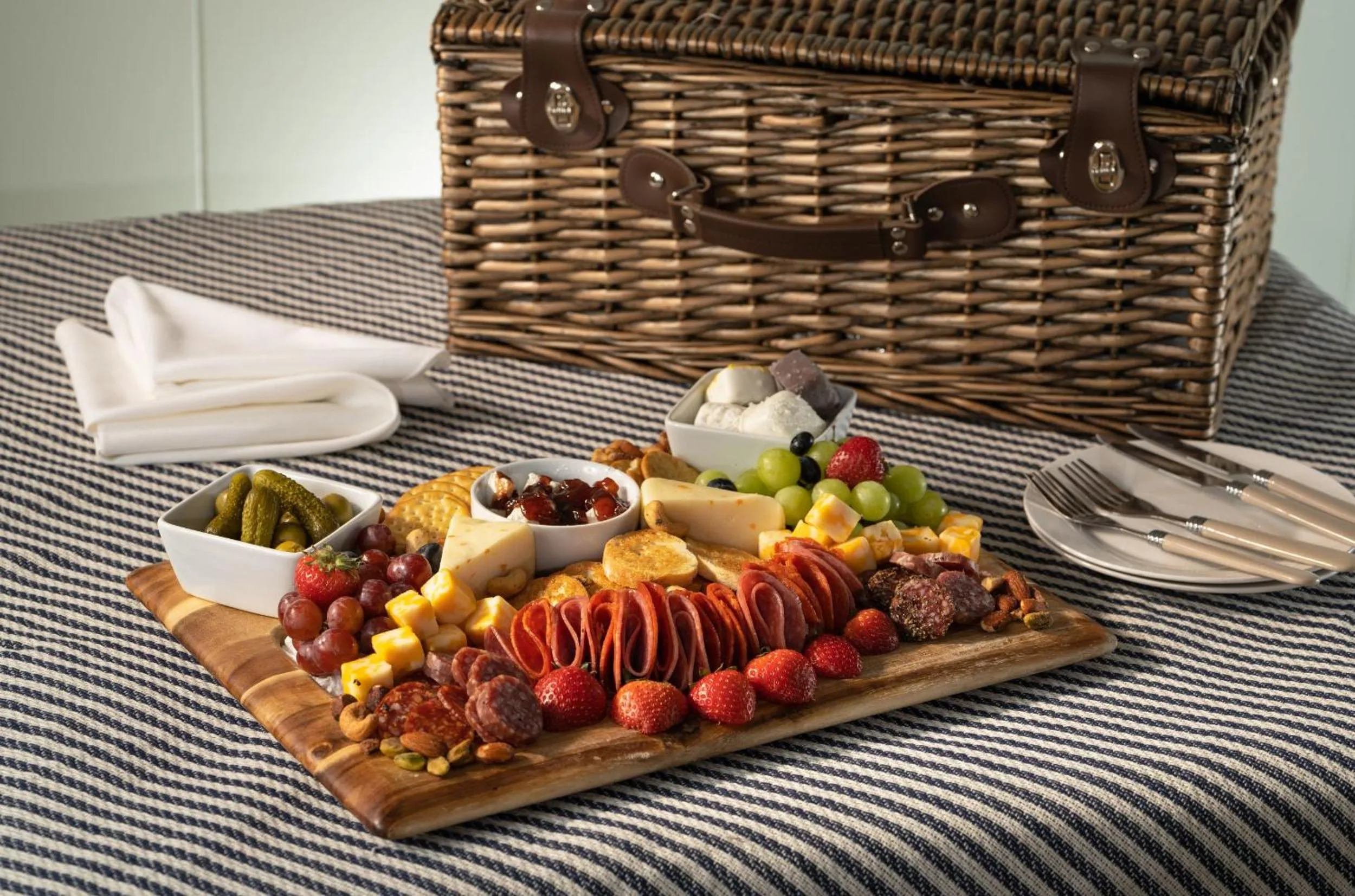 Food and drinks in Magnolia Manor and Chapel