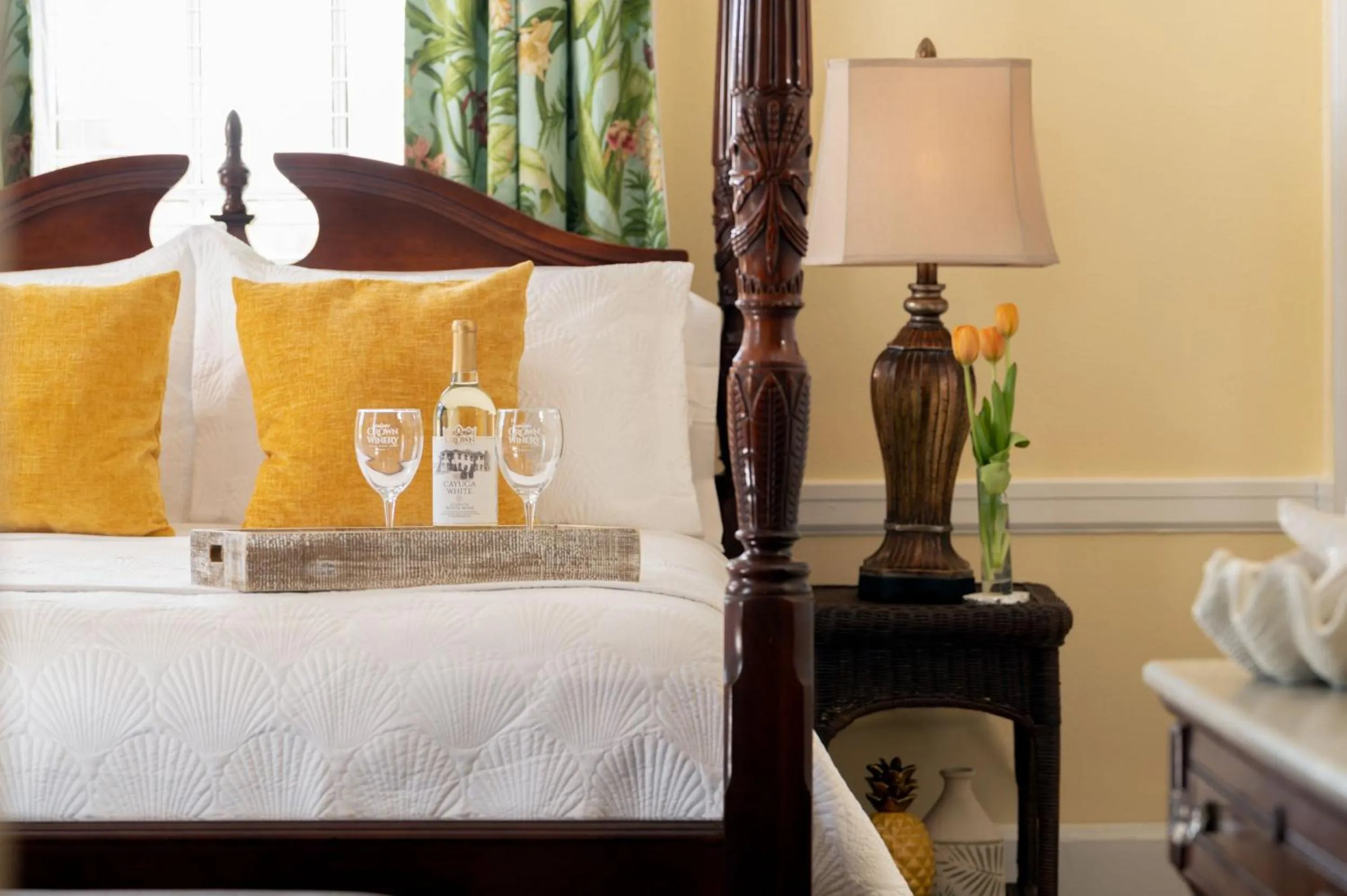 Drinks, Bed in Magnolia Manor and Chapel