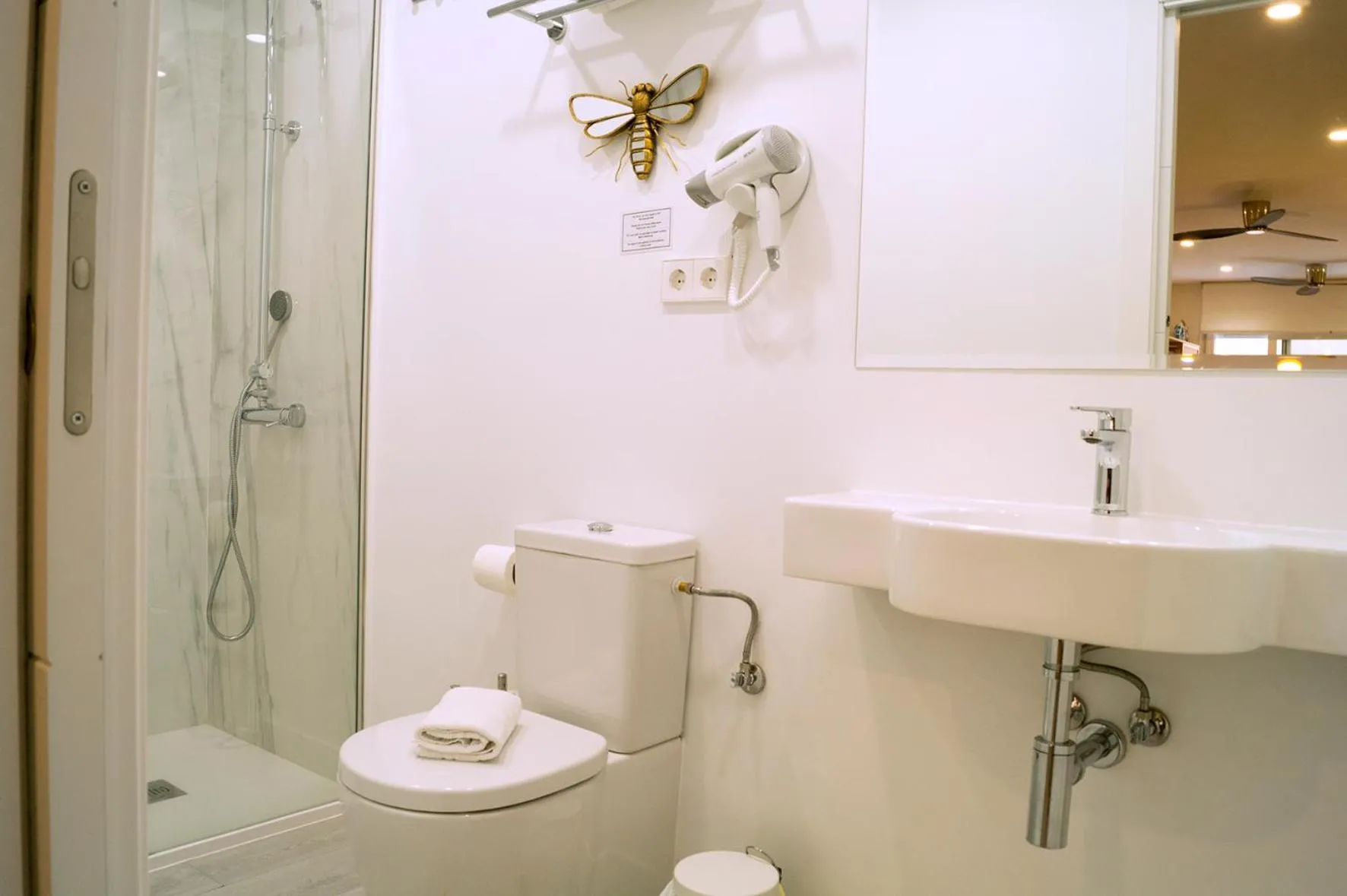 Bathroom in Chueca - Room Apartments