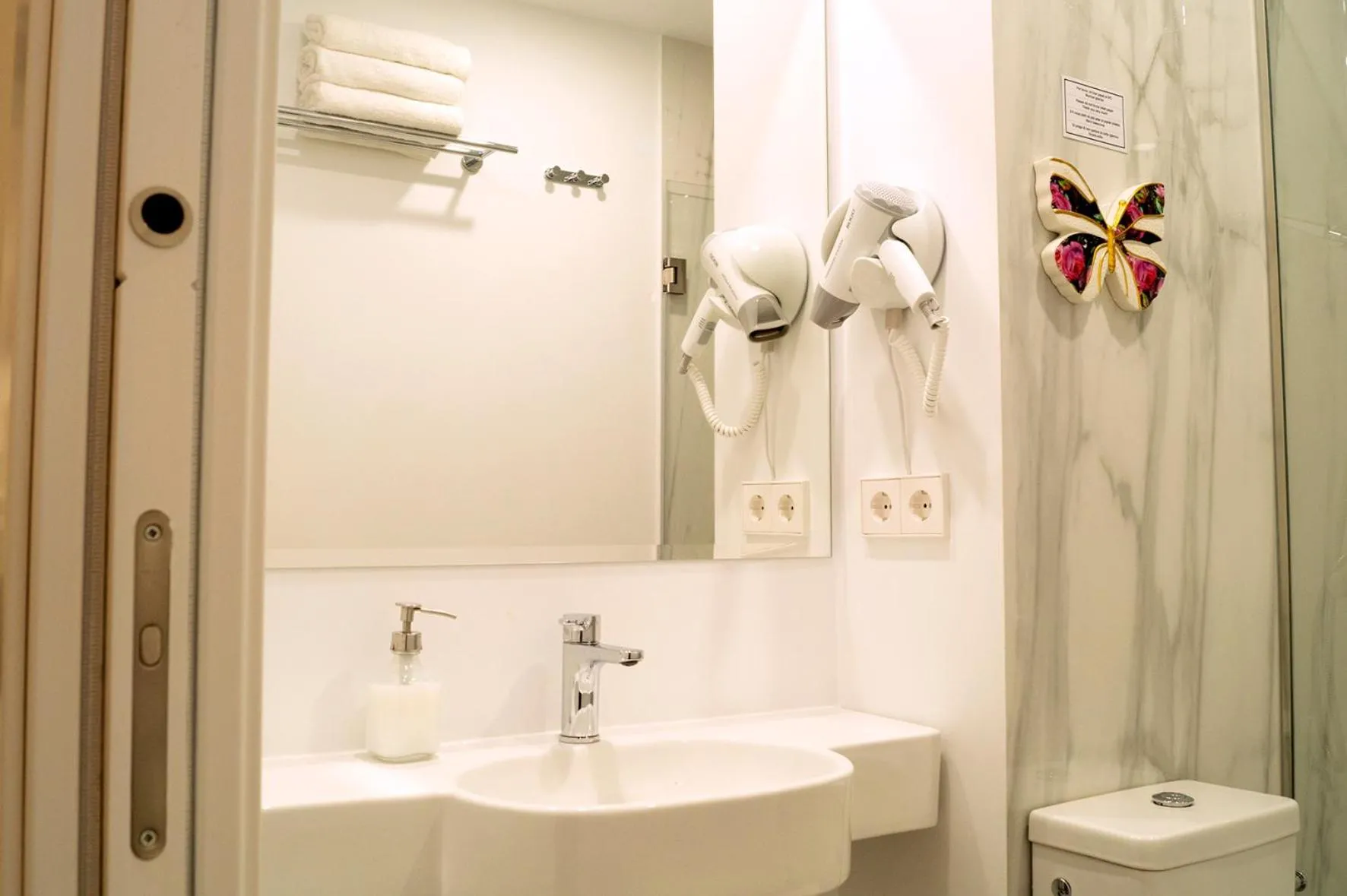 Bathroom in Chueca - Room Apartments