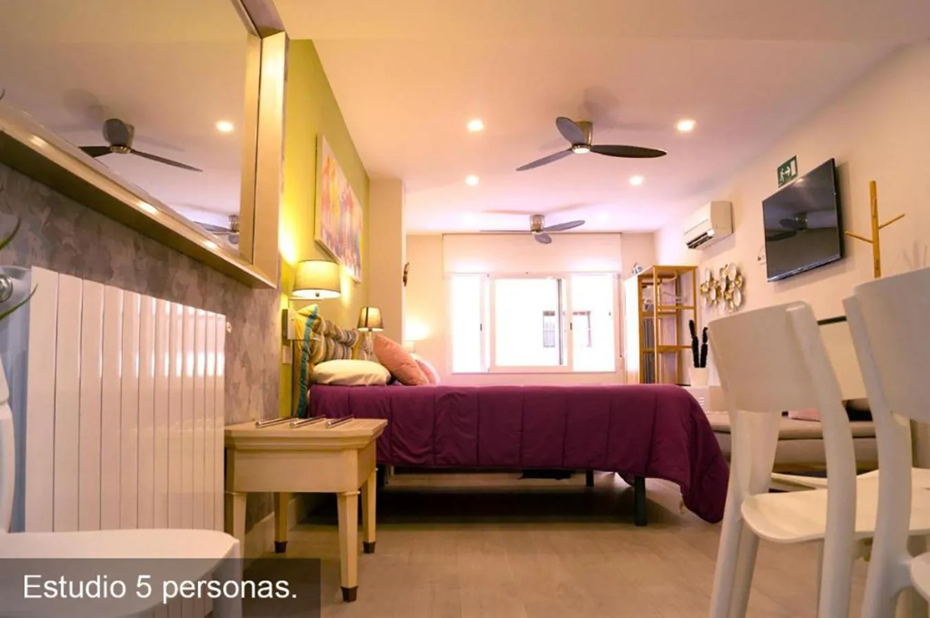 Photo of the whole room, Bed in Chueca - Room Apartments