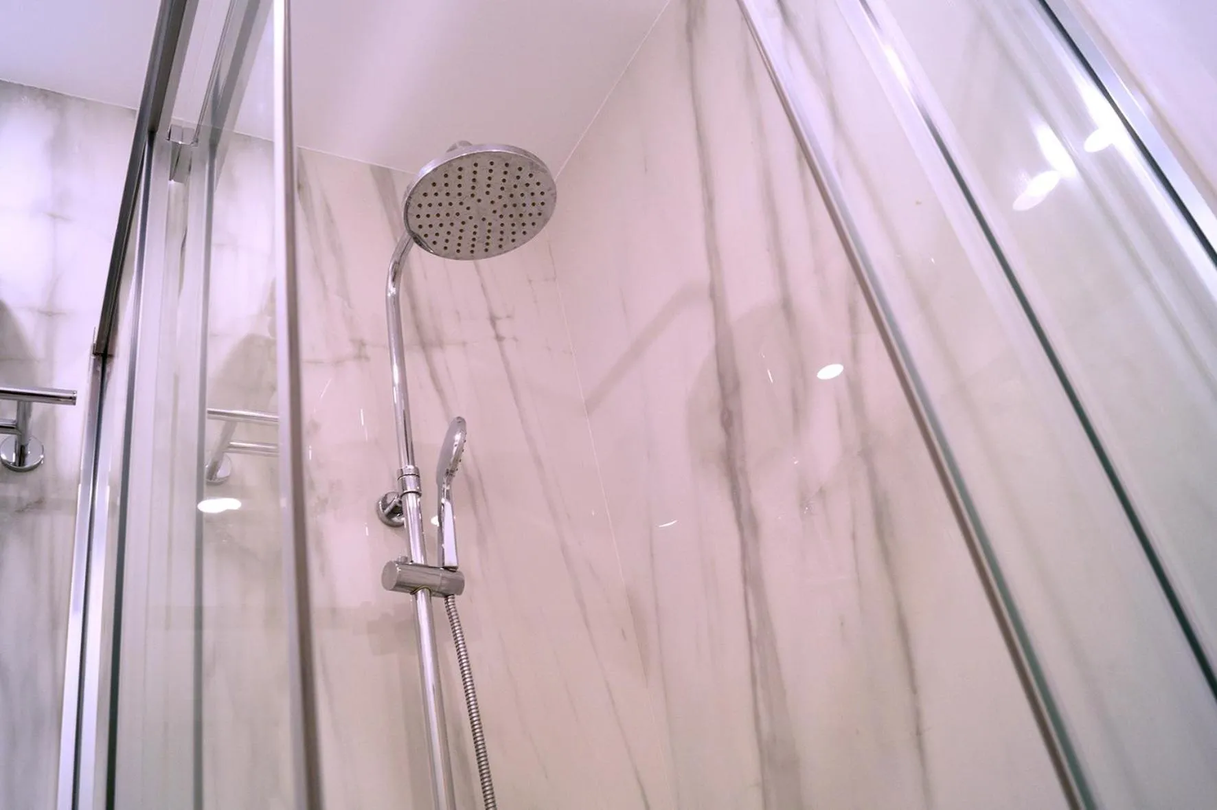 Bathroom in Chueca - Room Apartments