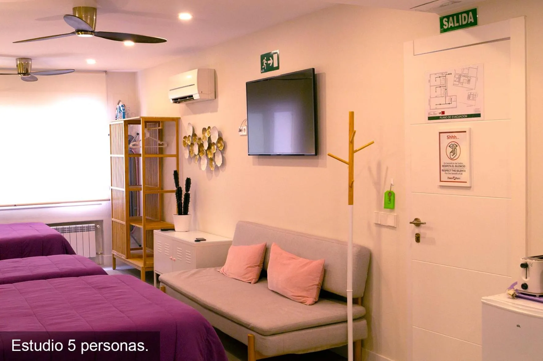 Photo of the whole room in Chueca - Room Apartments
