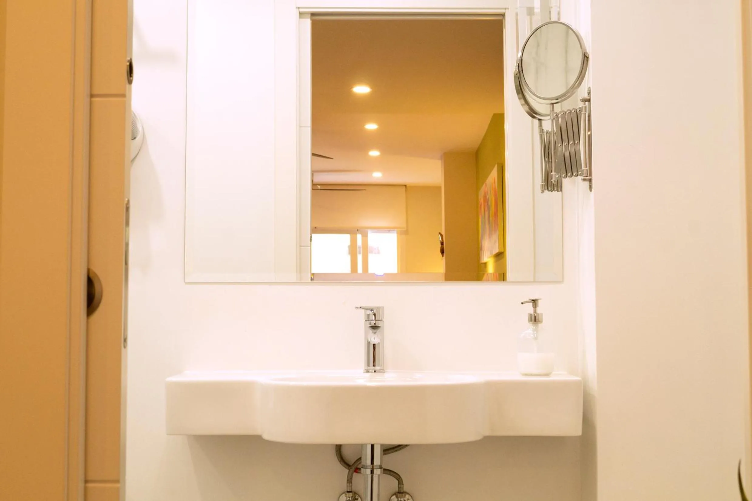 Bathroom in Chueca - Room Apartments