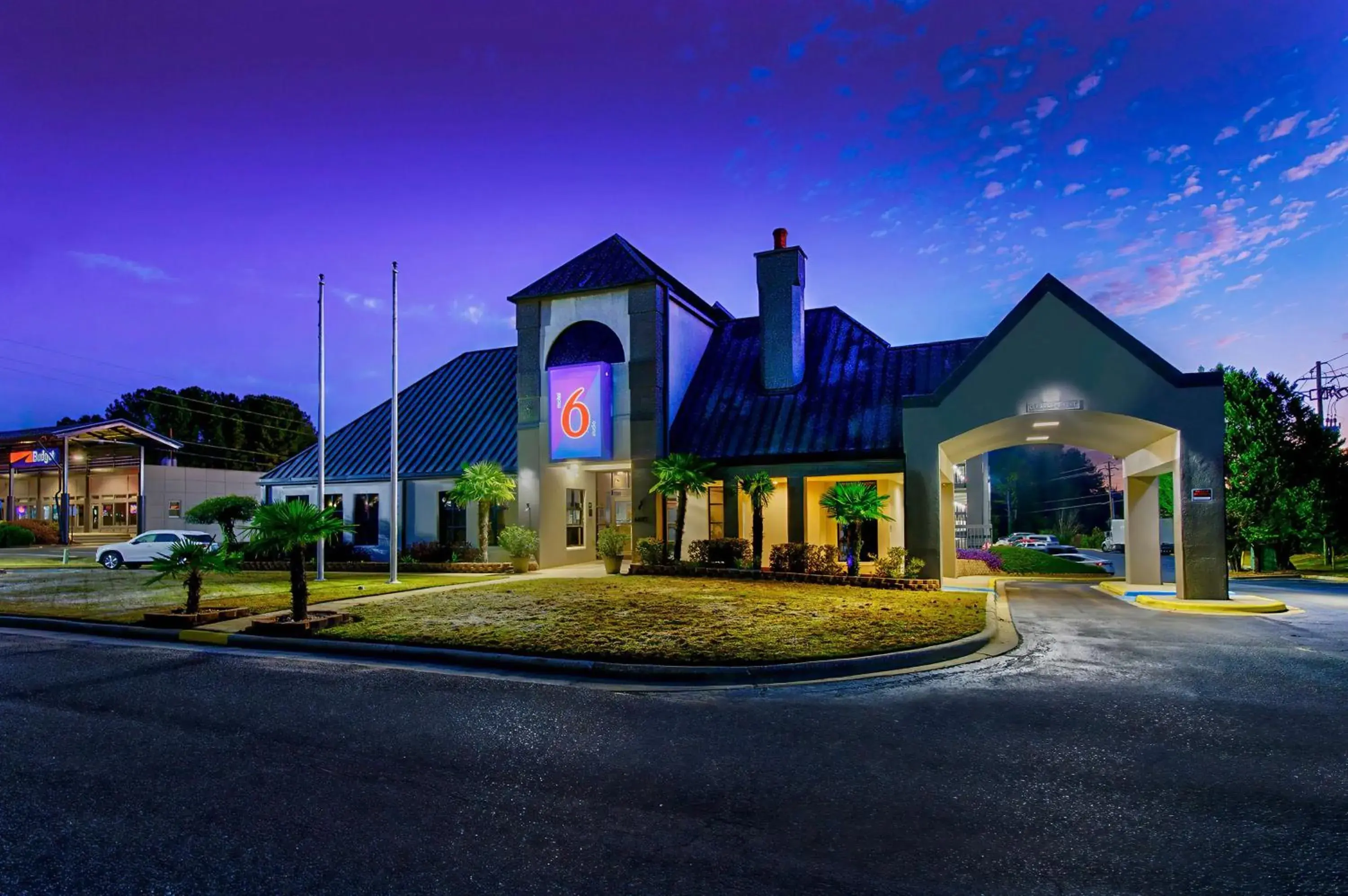 Property building in Studio 6 Birmingham, AL - Medical Center - Inverness Hwy 280 Property building in Studio 6 Birmingham, AL - Medical Center - Inverness Hwy 280