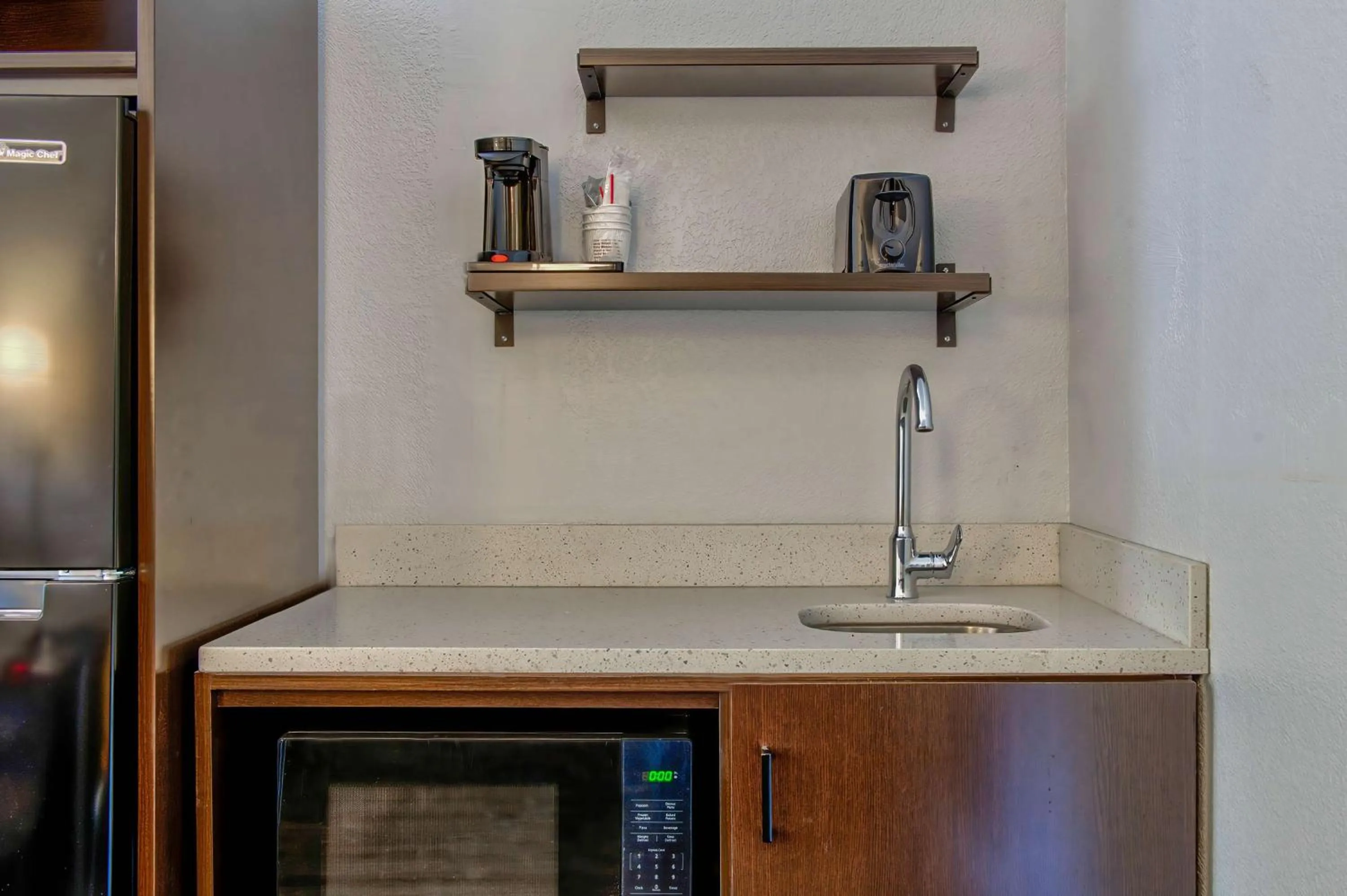 Kitchen or kitchenette in Studio 6 Birmingham, AL - Medical Center - Inverness Hwy 280