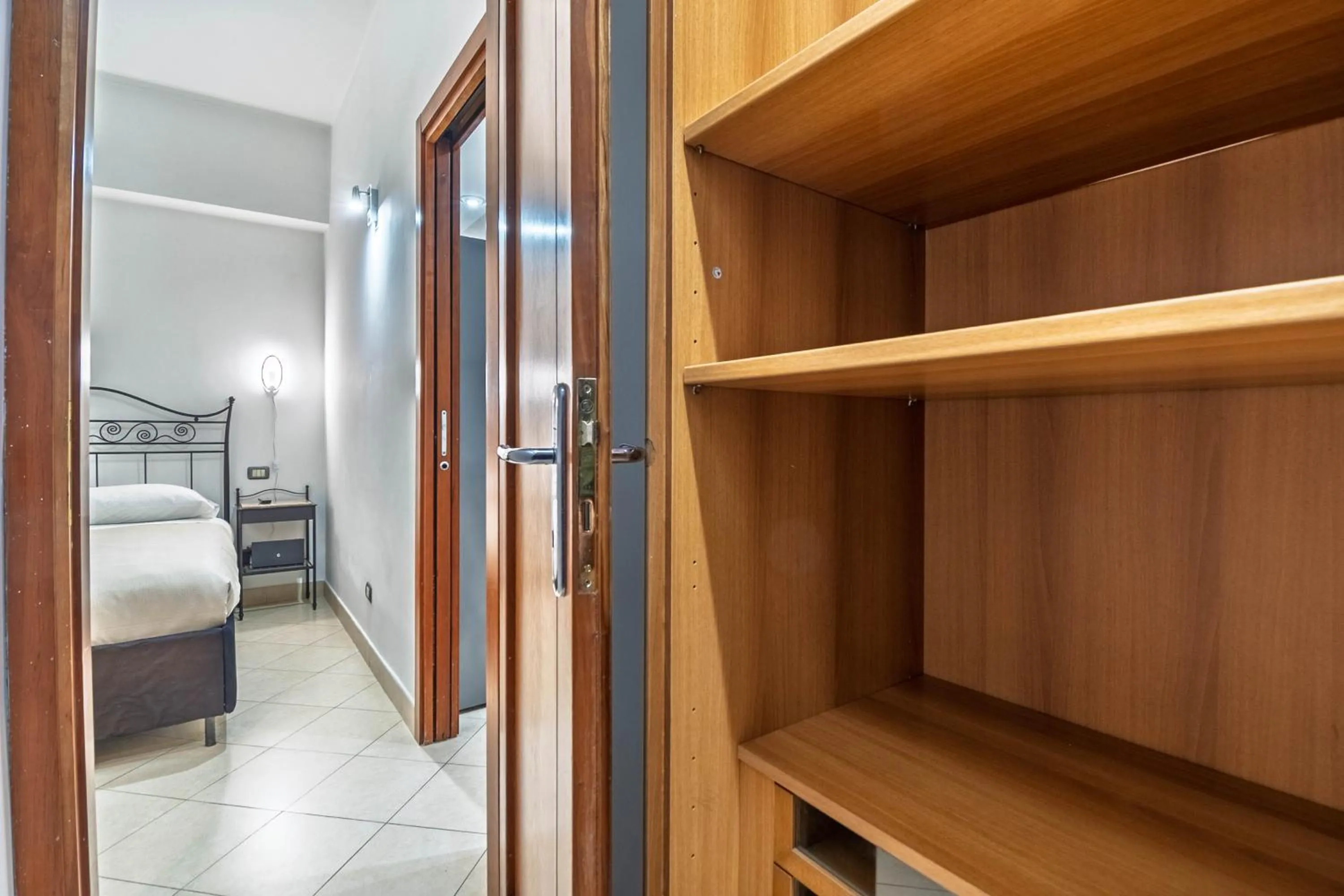 wardrobe, Bed in La Casa dei Sogni di Serena