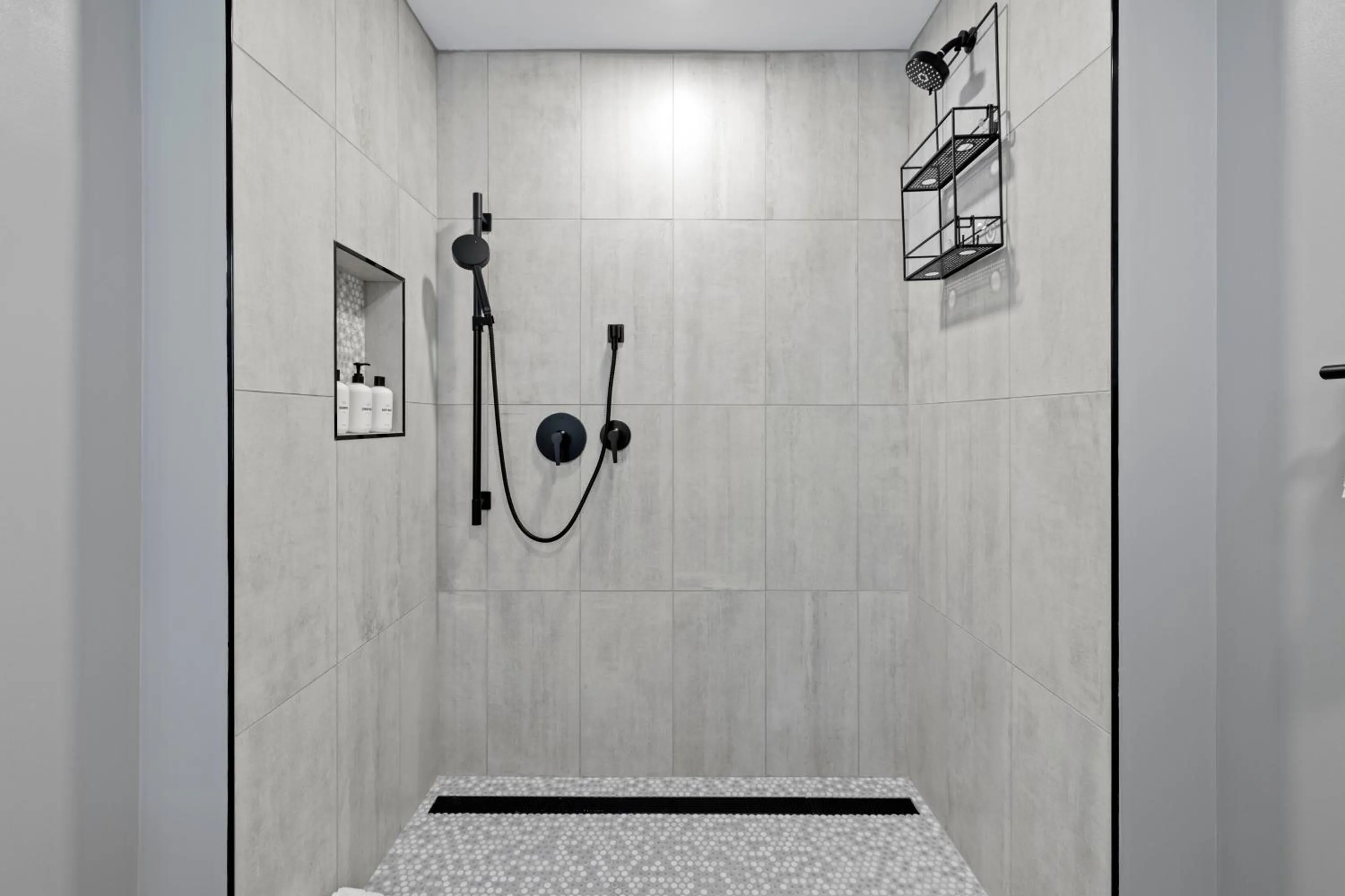 Shower in Coda on Half, a Placemakr Experience - Navy Yard