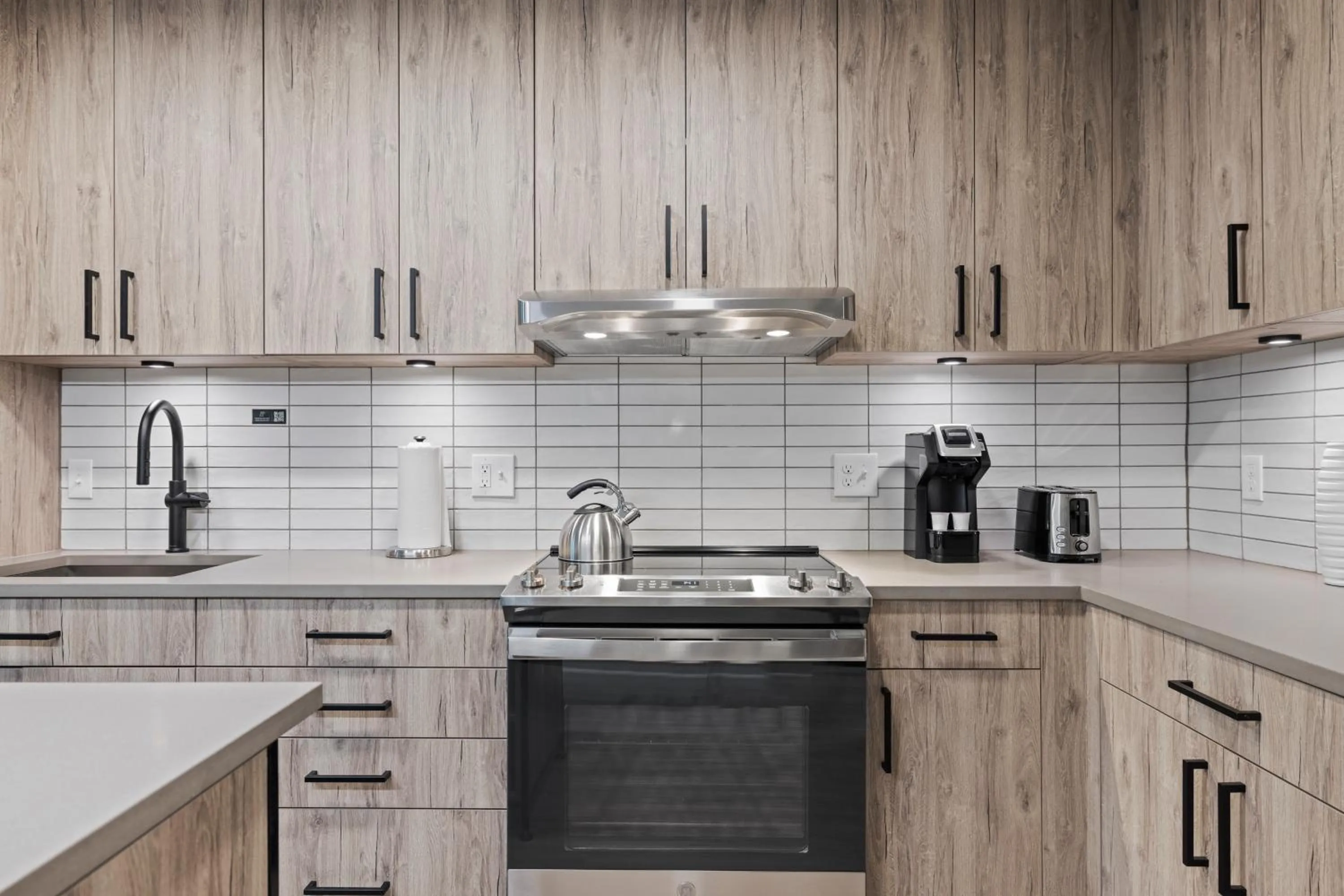 Kitchen or kitchenette in Coda on Half, a Placemakr Experience - Navy Yard