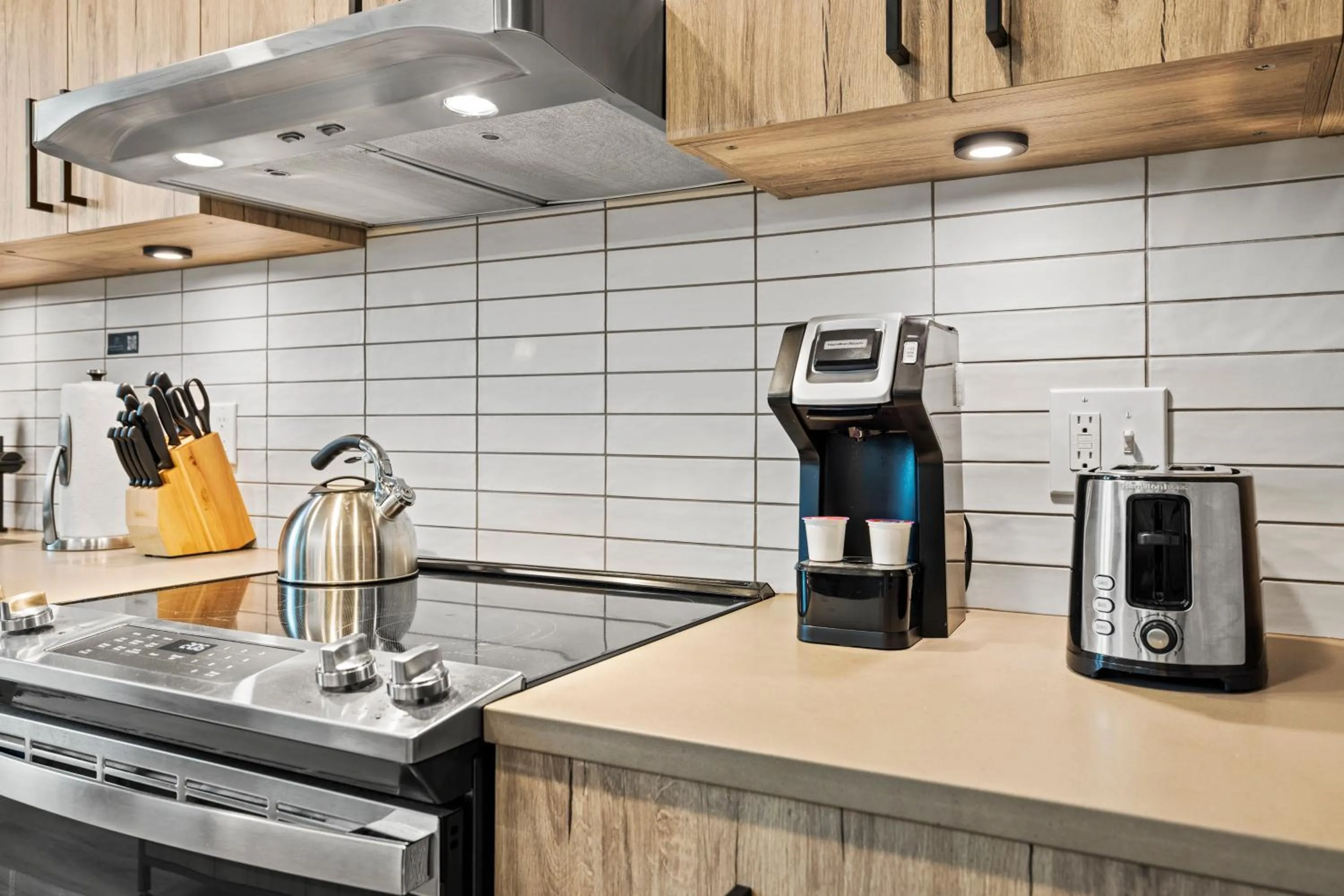 Kitchen or kitchenette in Coda on Half, a Placemakr Experience - Navy Yard