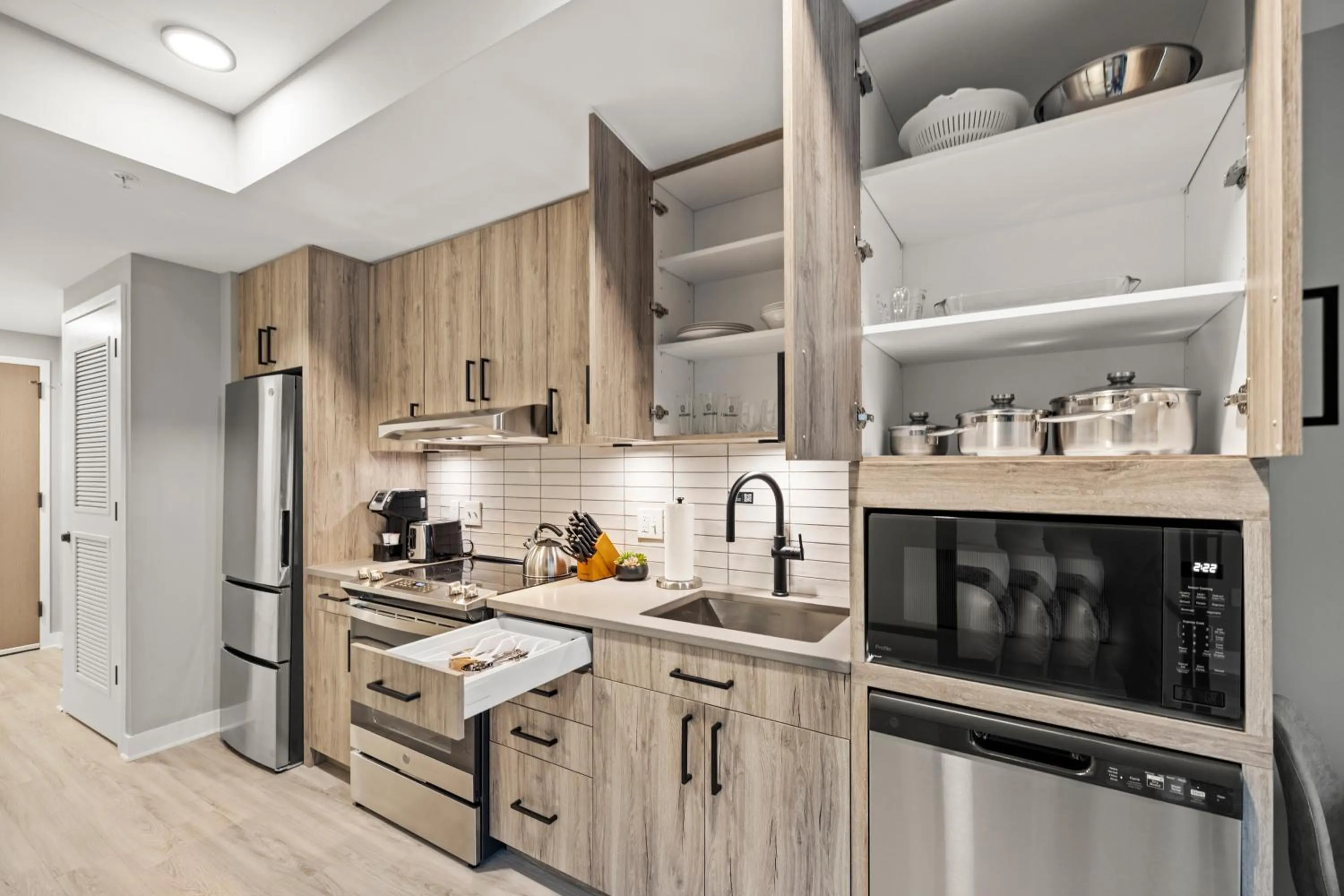 kitchen in Coda on Half, a Placemakr Experience - Navy Yard