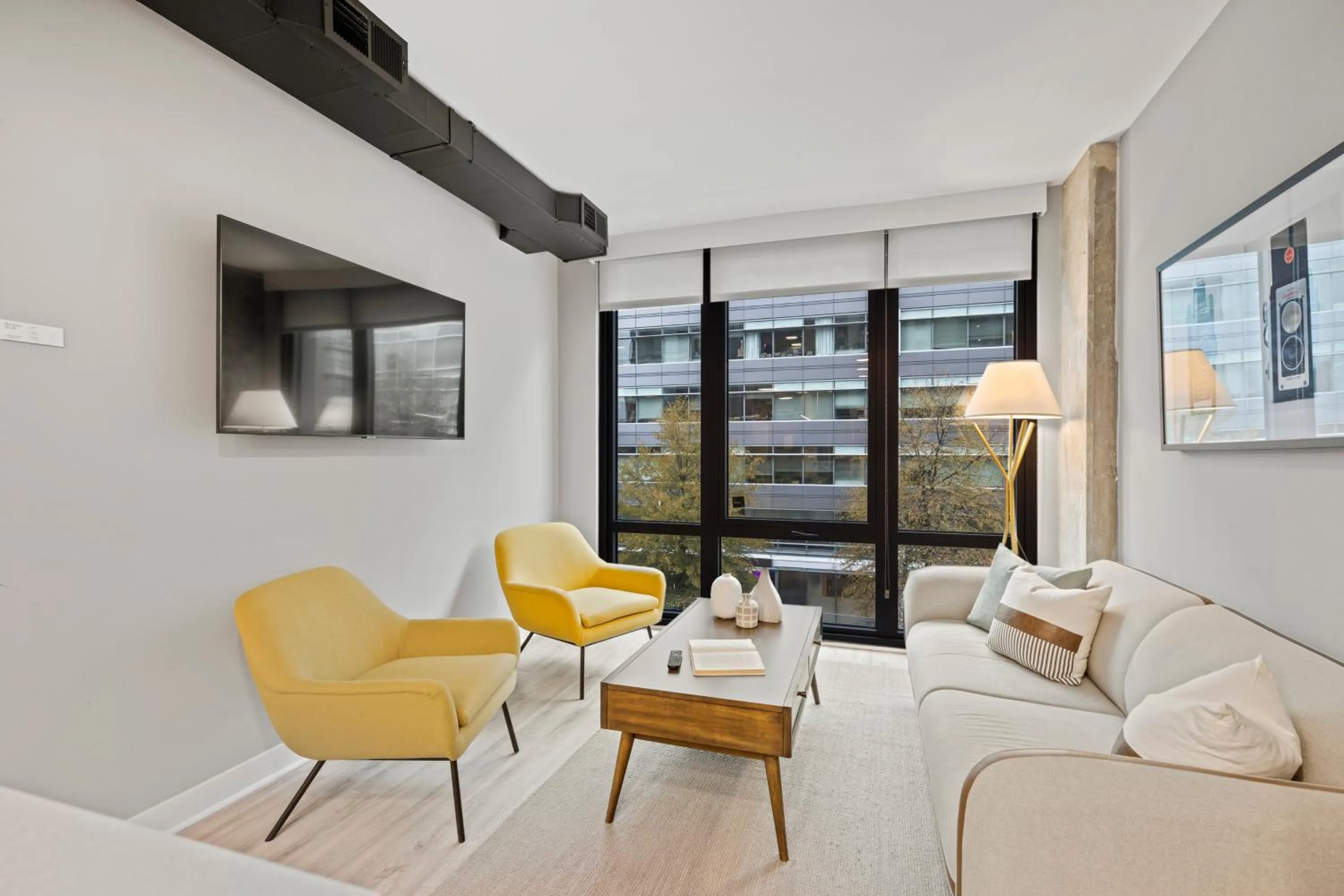 TV and multimedia in Coda on Half, a Placemakr Experience - Navy Yard