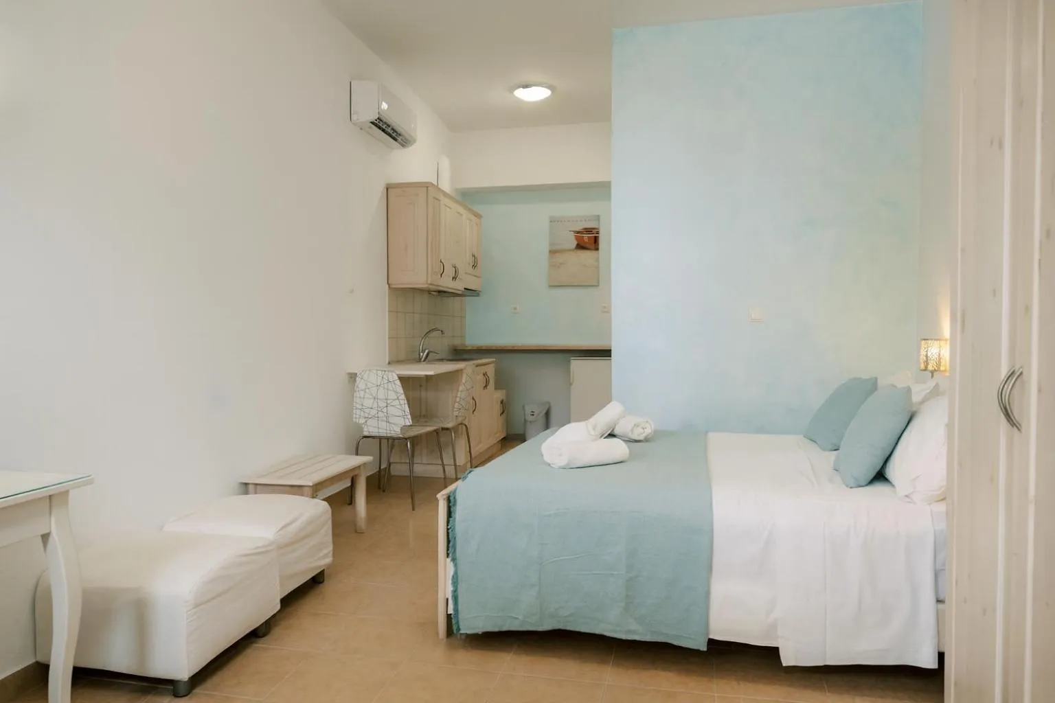 Kitchen or kitchenette, Bed in Lindos Harmony Suites