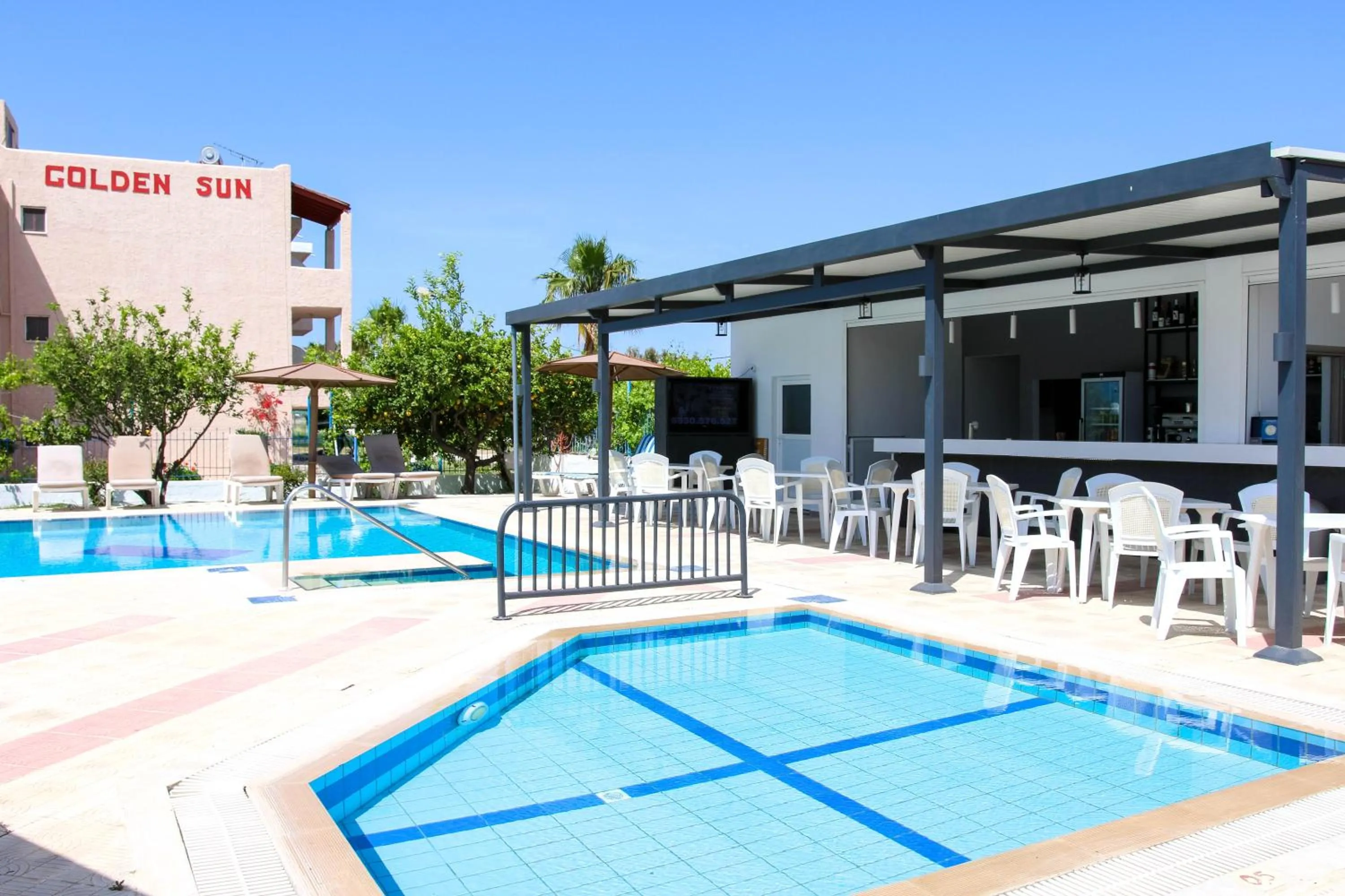 Lounge or bar in Golden Sun