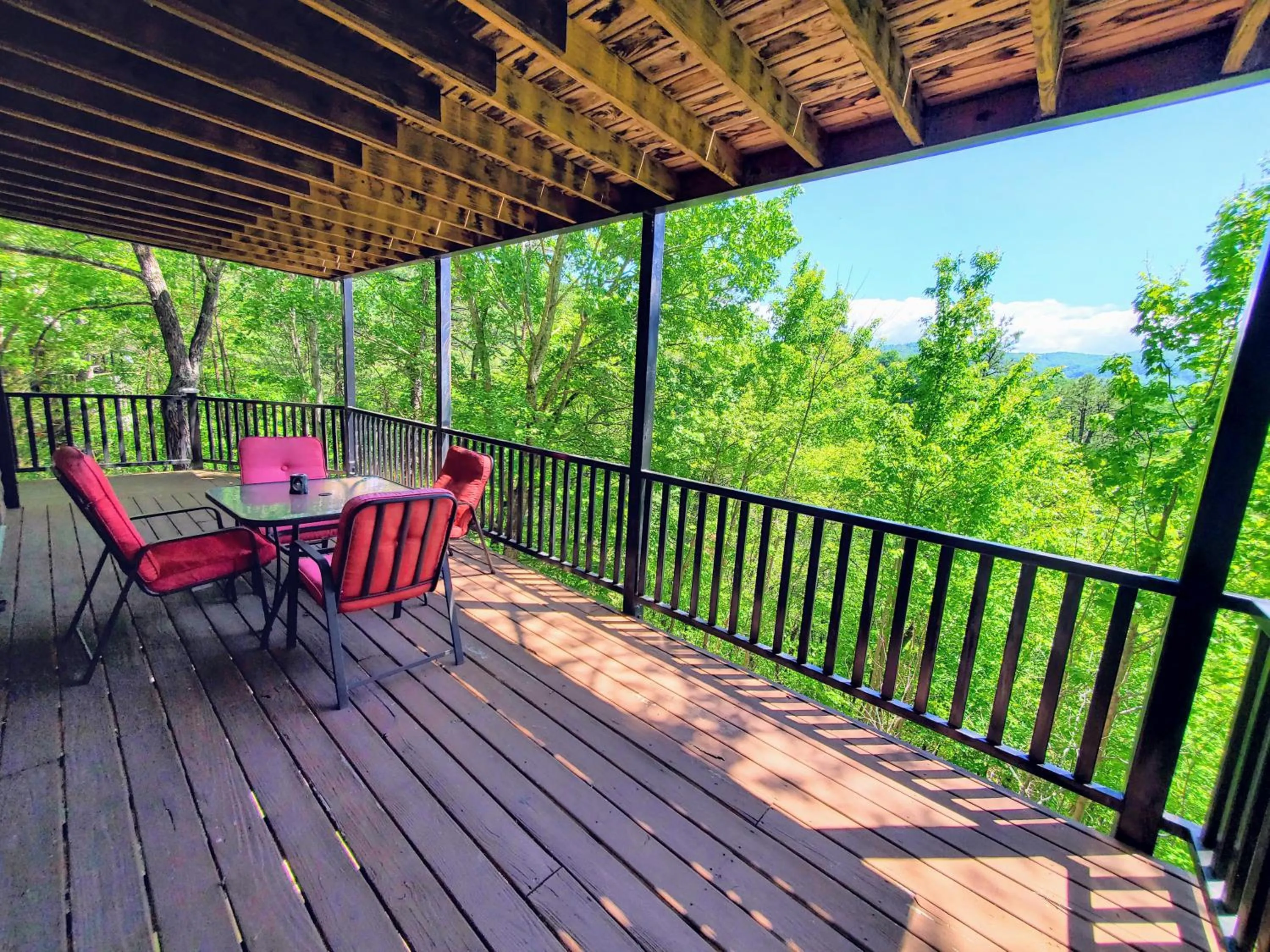 Patio in FREE Tickets-Mountain Ridge 2 King Bedrooms, Hot Tub, Mountain Views