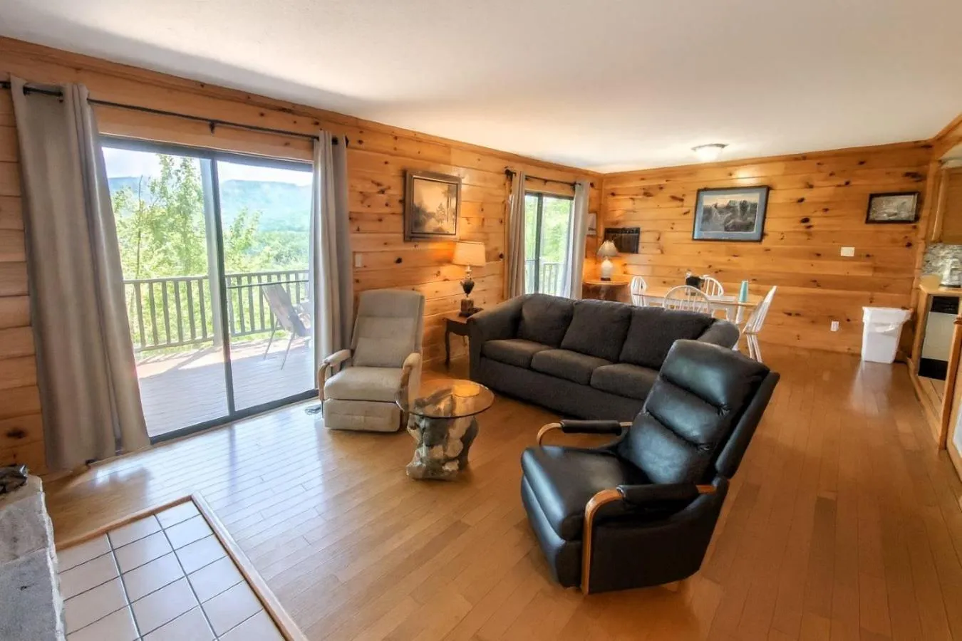 TV and multimedia in FREE Tickets-Mountain Ridge 2 King Bedrooms, Hot Tub, Mountain Views