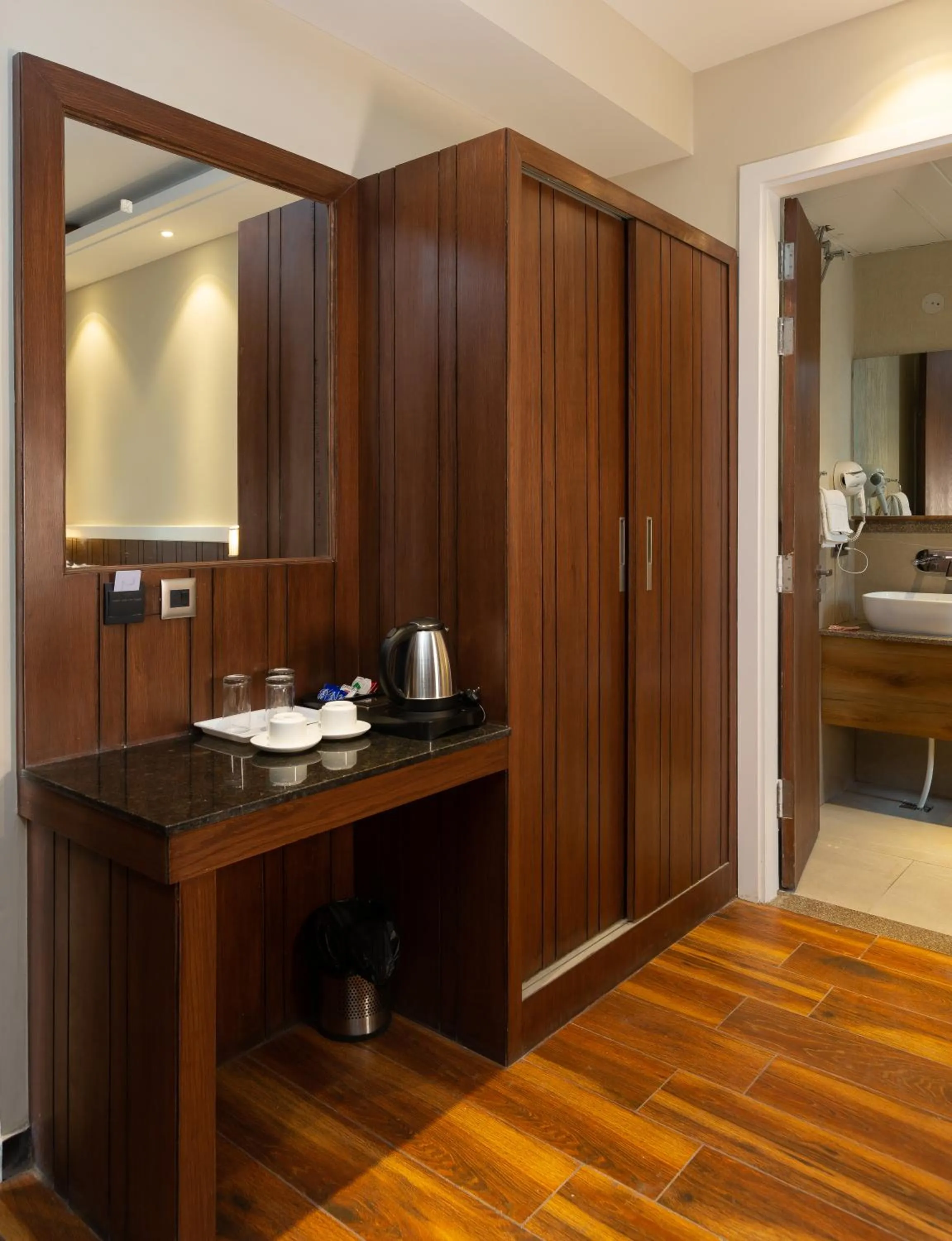 Coffee/tea facilities, Bed in Hotel LA Eden