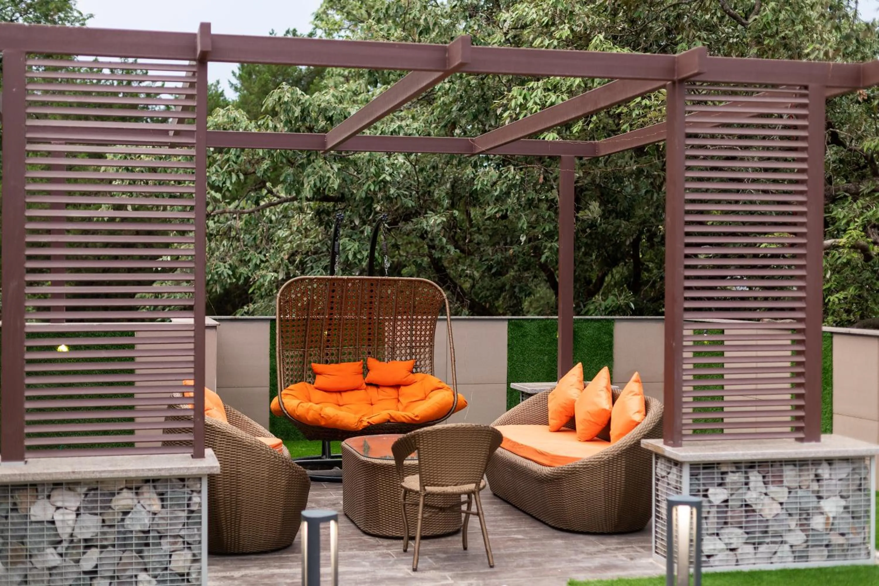 Restaurant/places to eat in Hotel LA Eden